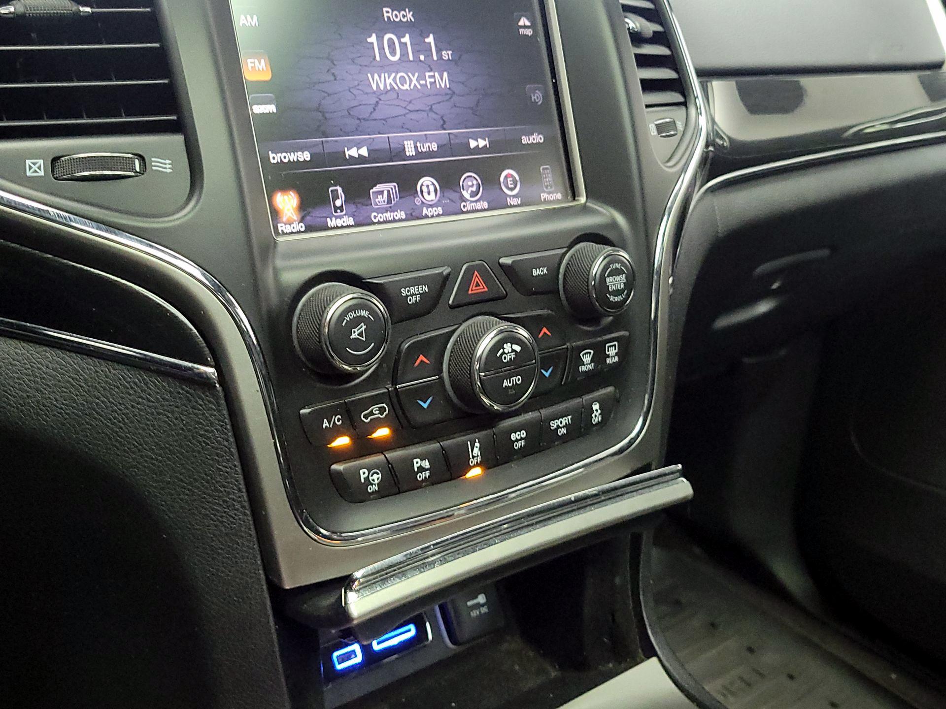 Thumbnail: 2017 Jeep Grand Cherokee - 17