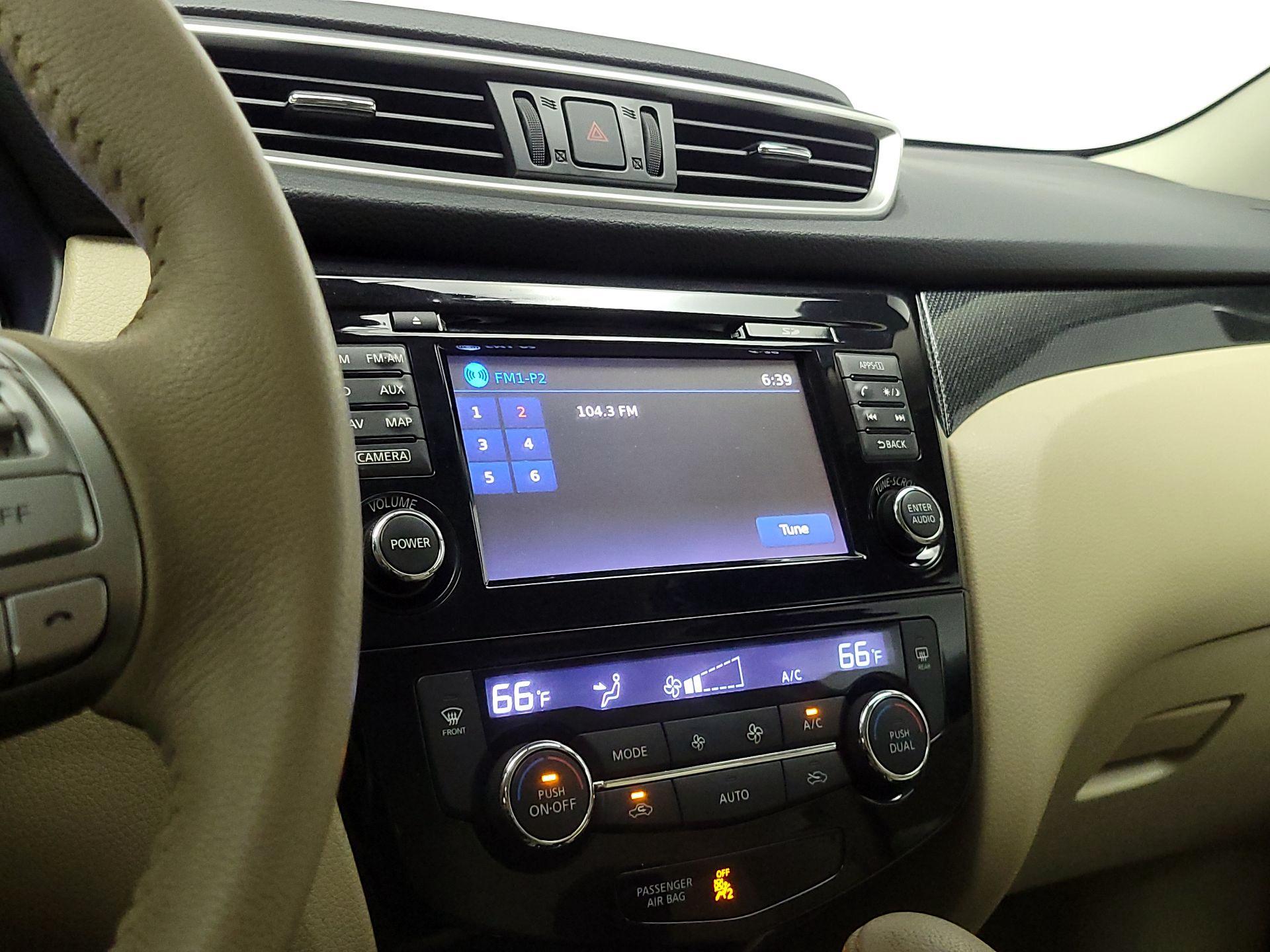 Thumbnail: 2015 Nissan Rogue - 16