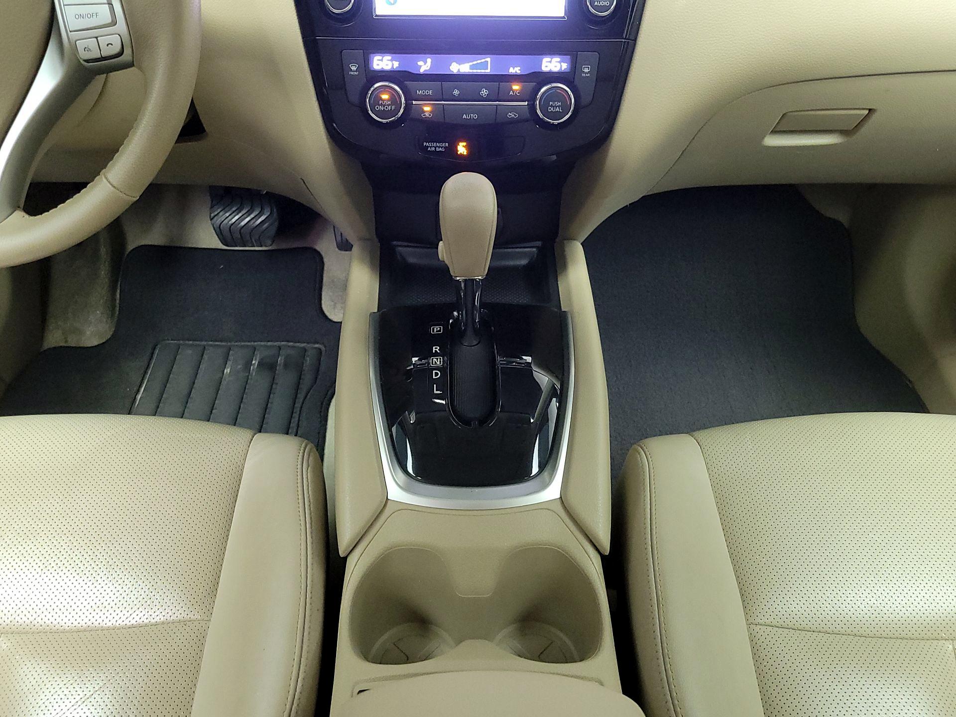 Thumbnail: 2015 Nissan Rogue - 18