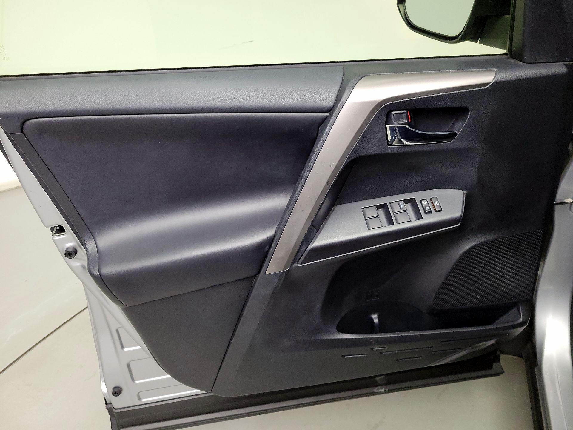 Thumbnail: 2018 Toyota RAV4 - 12