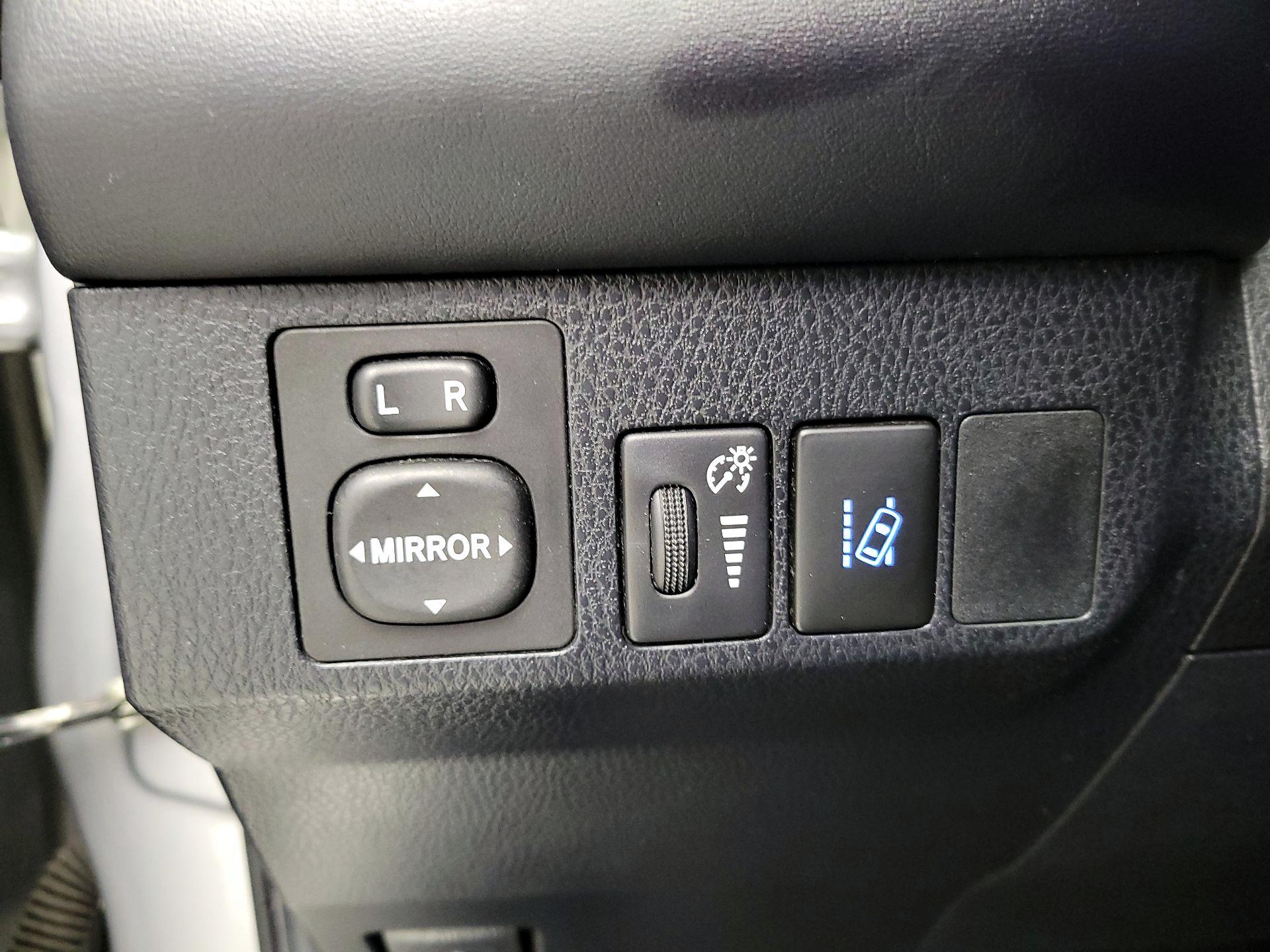 Thumbnail: 2018 Toyota RAV4 - 13