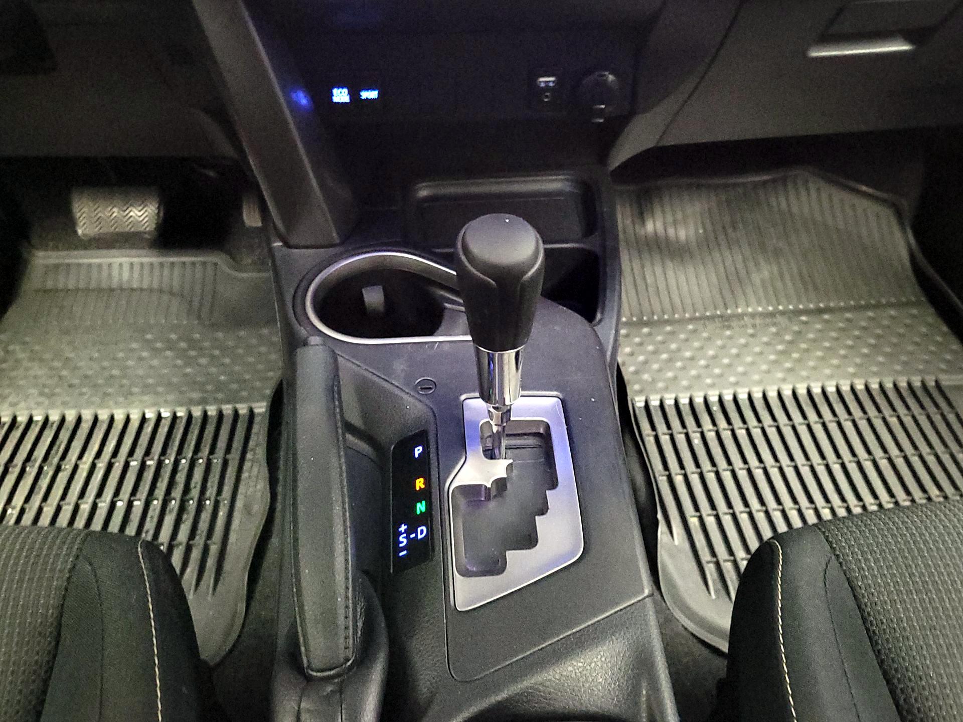 Thumbnail: 2018 Toyota RAV4 - 17