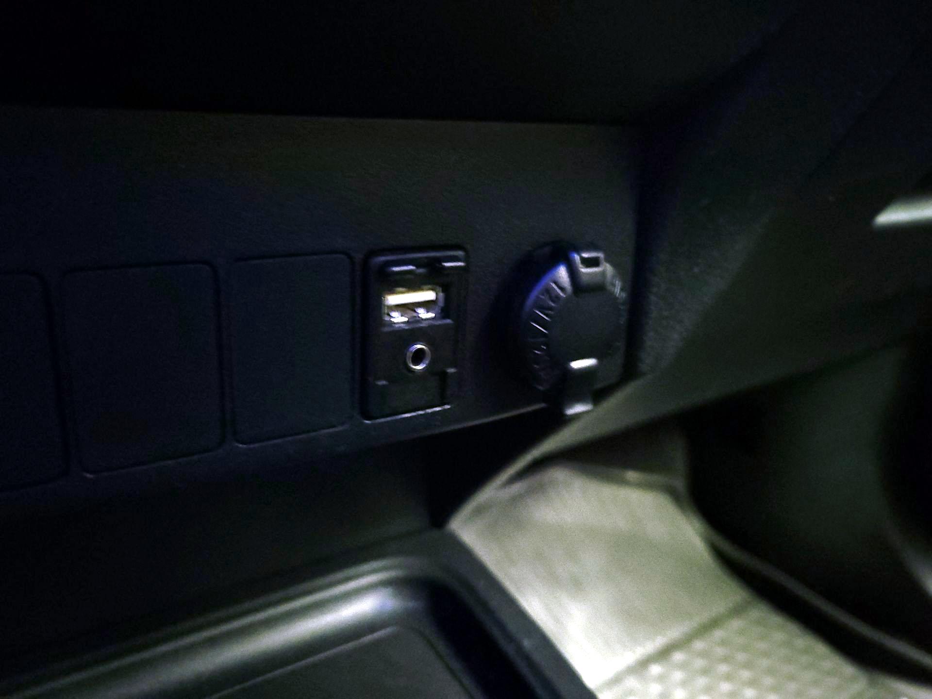 Thumbnail: 2018 Toyota RAV4 - 18