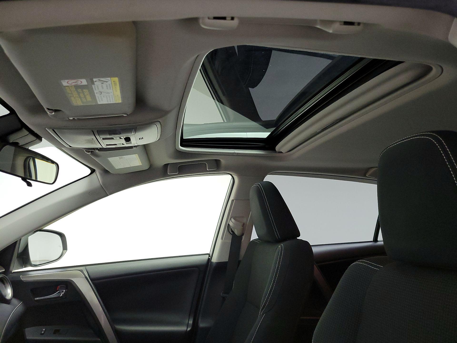 Thumbnail: 2018 Toyota RAV4 - 19