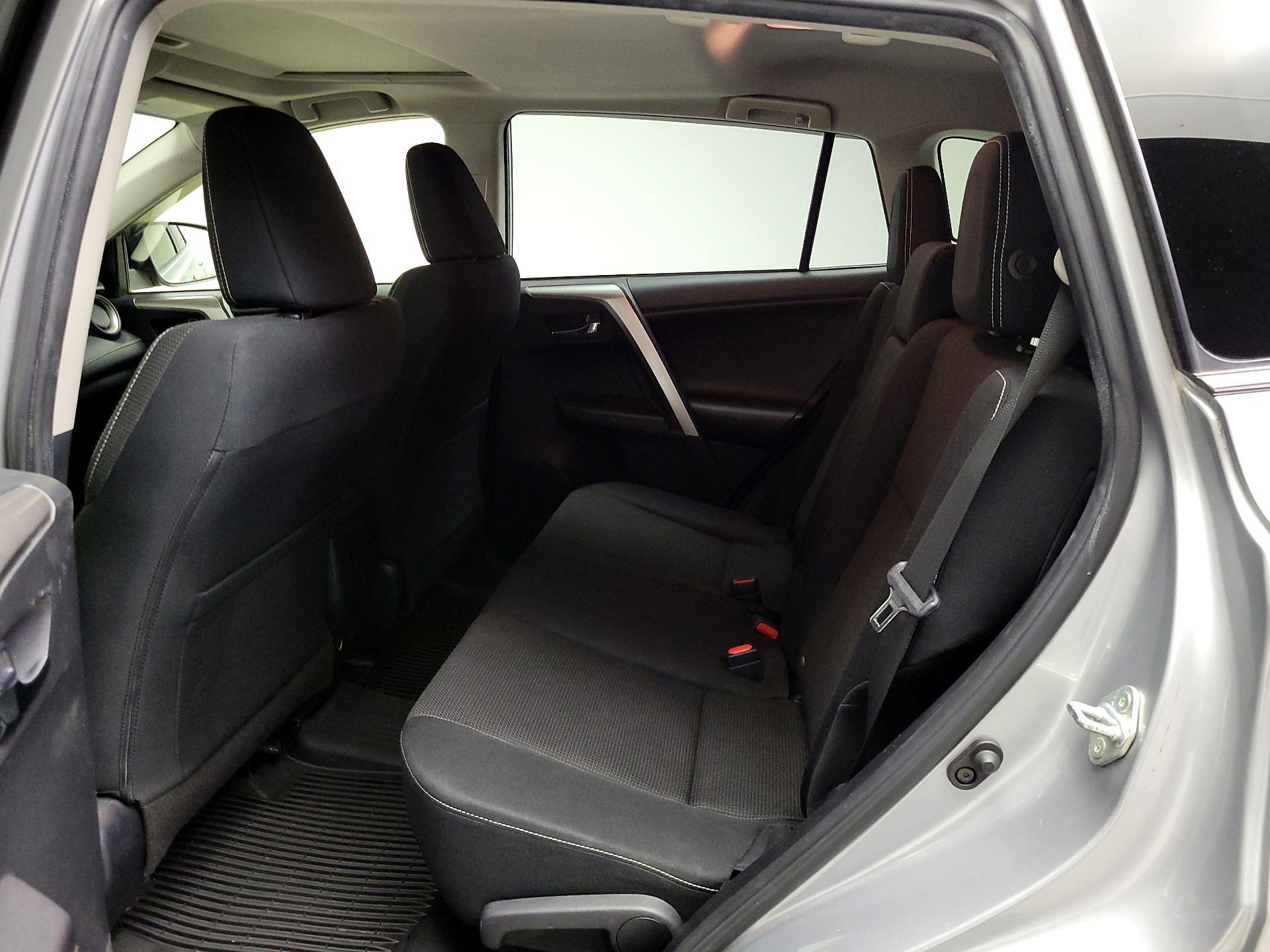 Thumbnail: 2018 Toyota RAV4 - 20