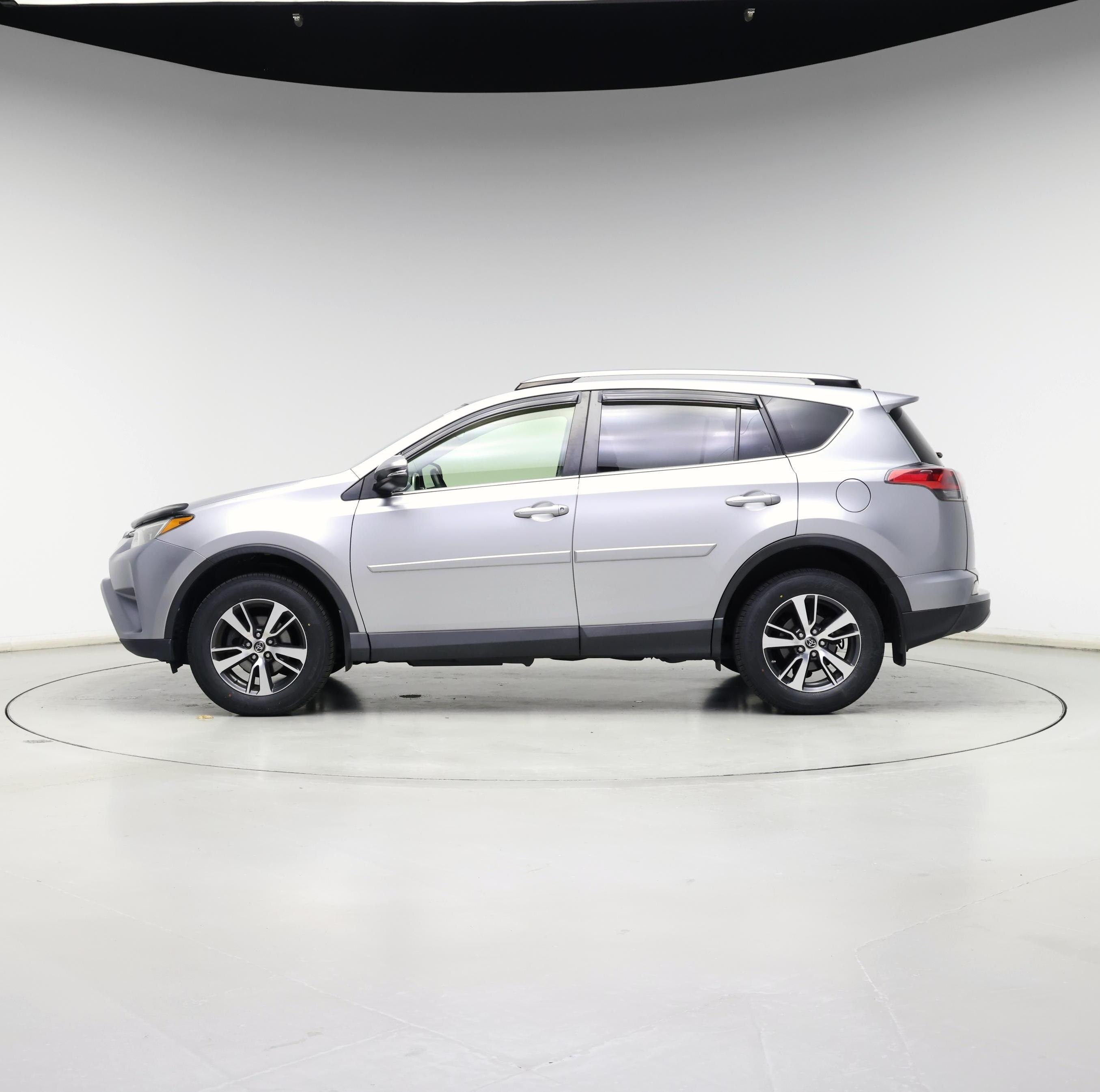 Thumbnail: 2018 Toyota RAV4 - 3