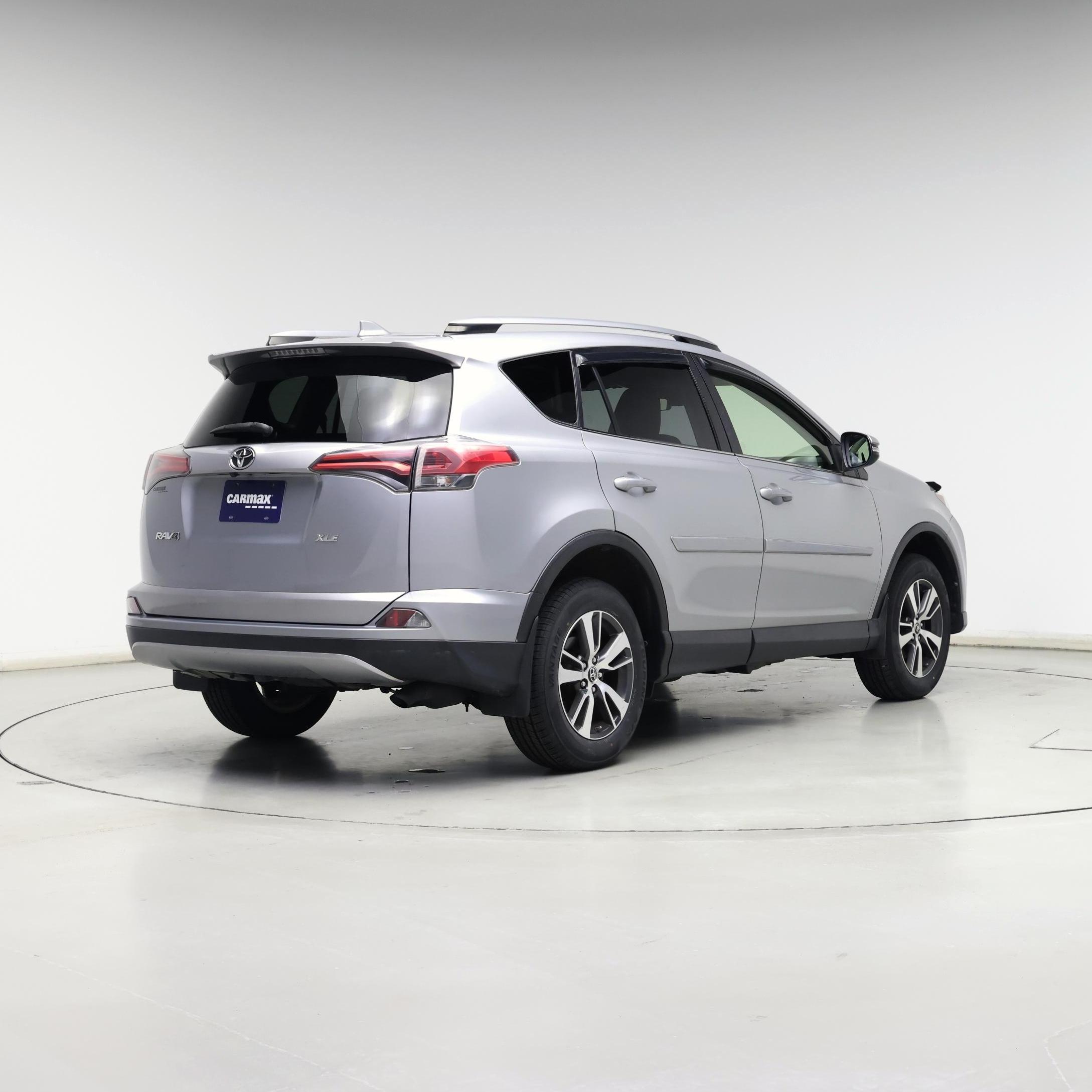 Thumbnail: 2018 Toyota RAV4 - 8