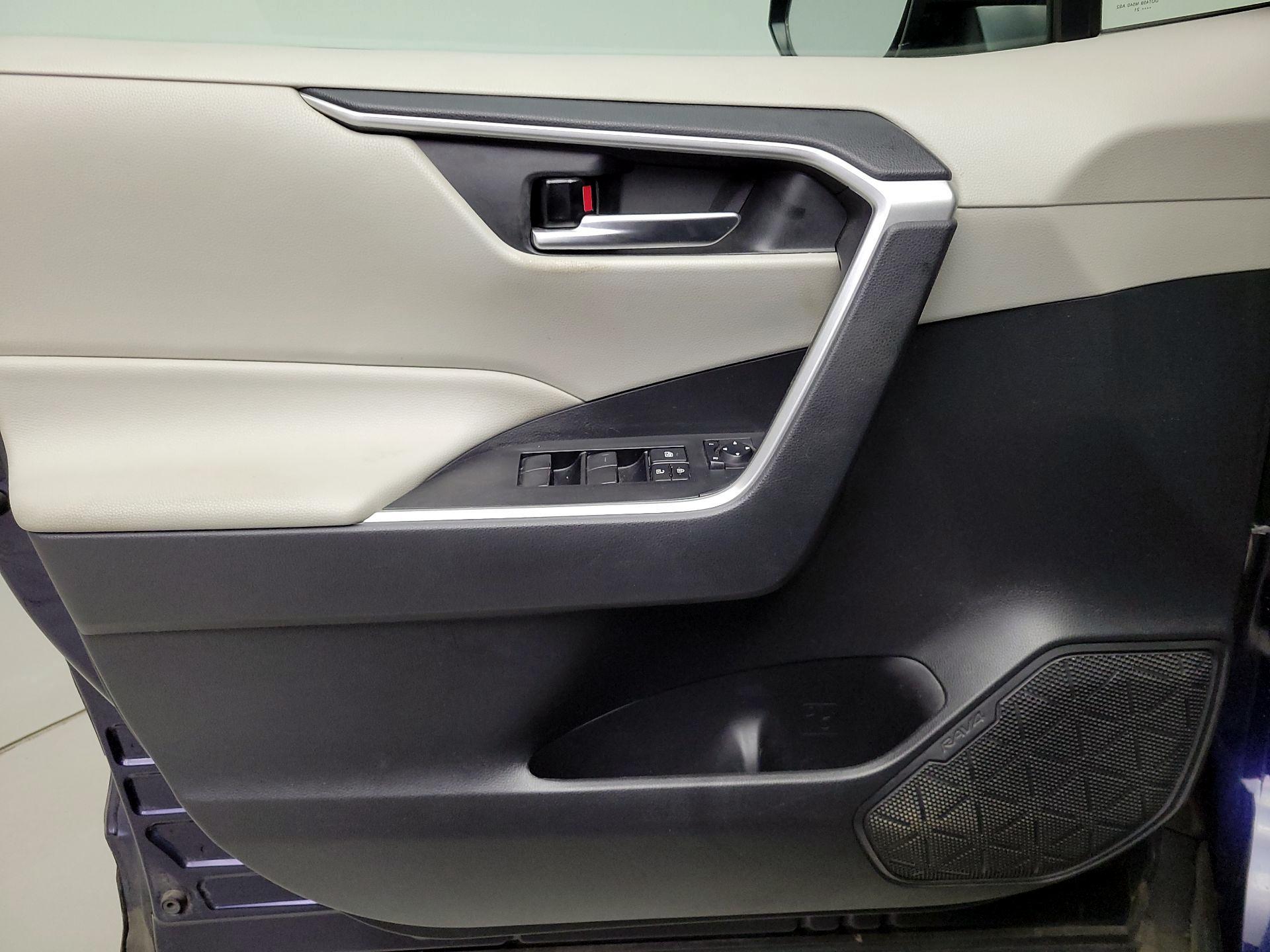 Thumbnail: 2021 Toyota RAV4 - 12