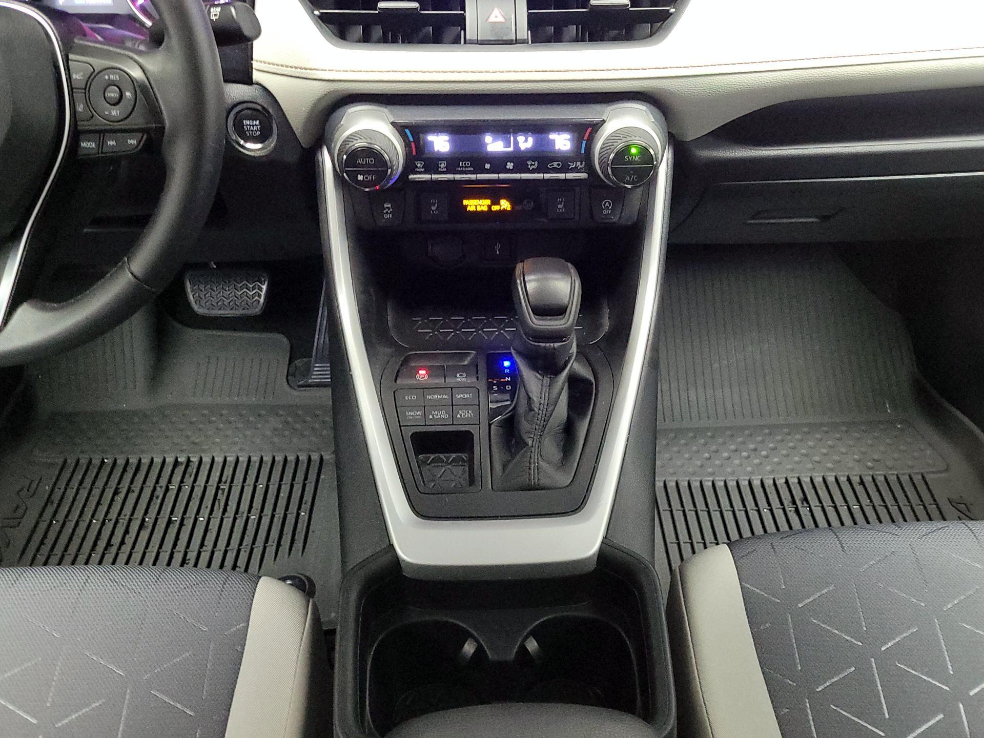 Thumbnail: 2021 Toyota RAV4 - 17