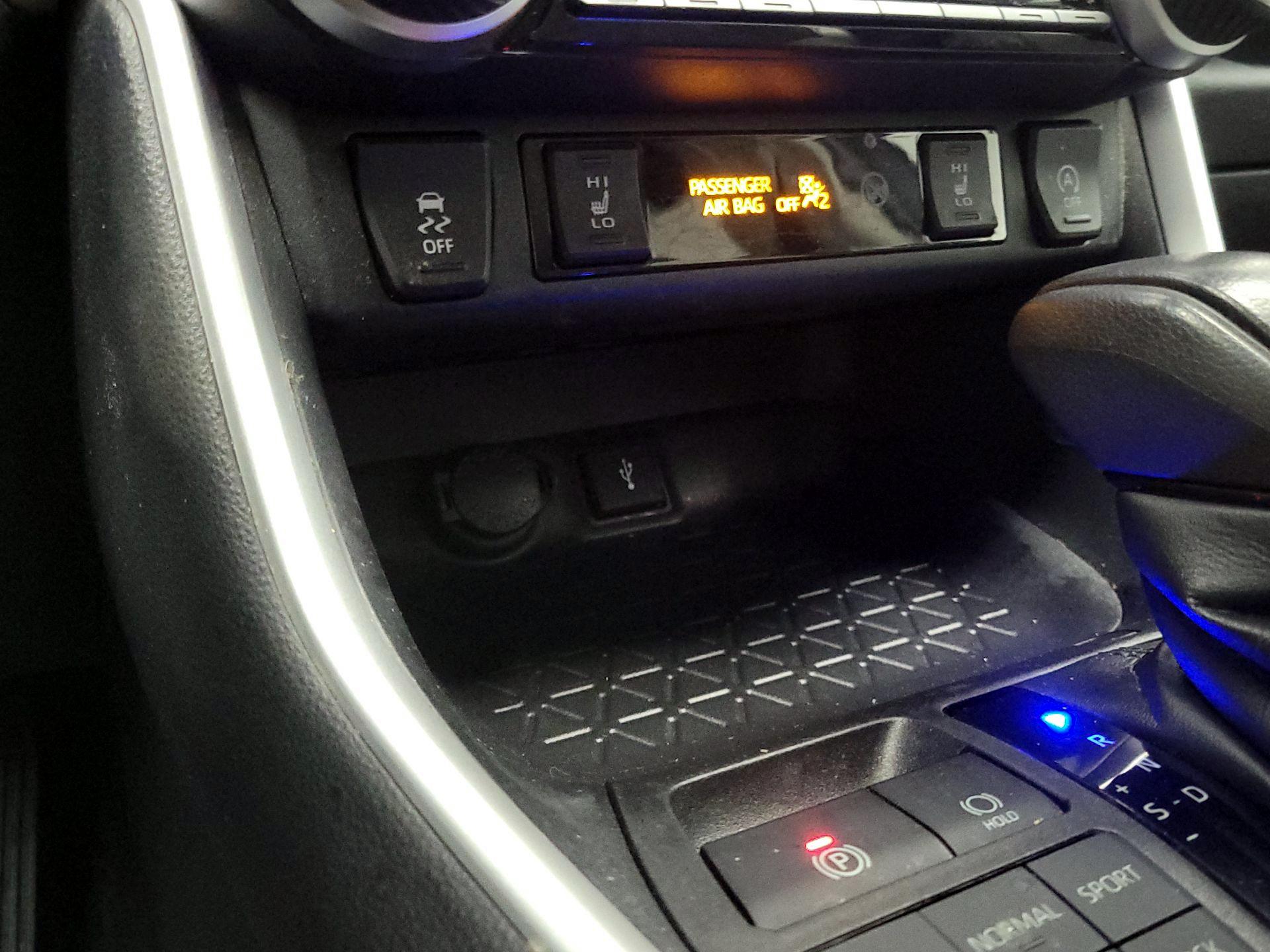 Thumbnail: 2021 Toyota RAV4 - 18