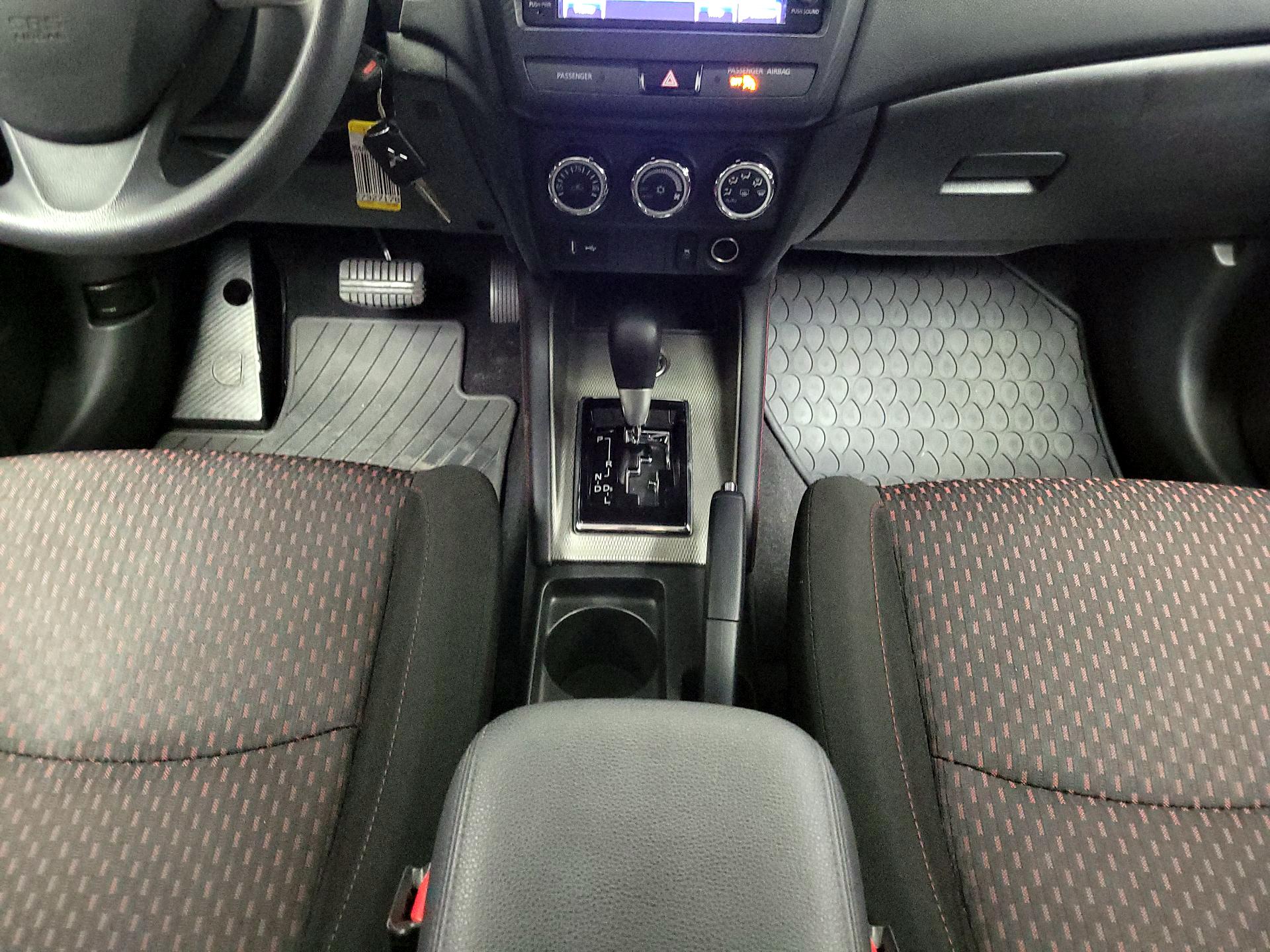 Thumbnail: 2018 Mitsubishi Outlander Sport - 16