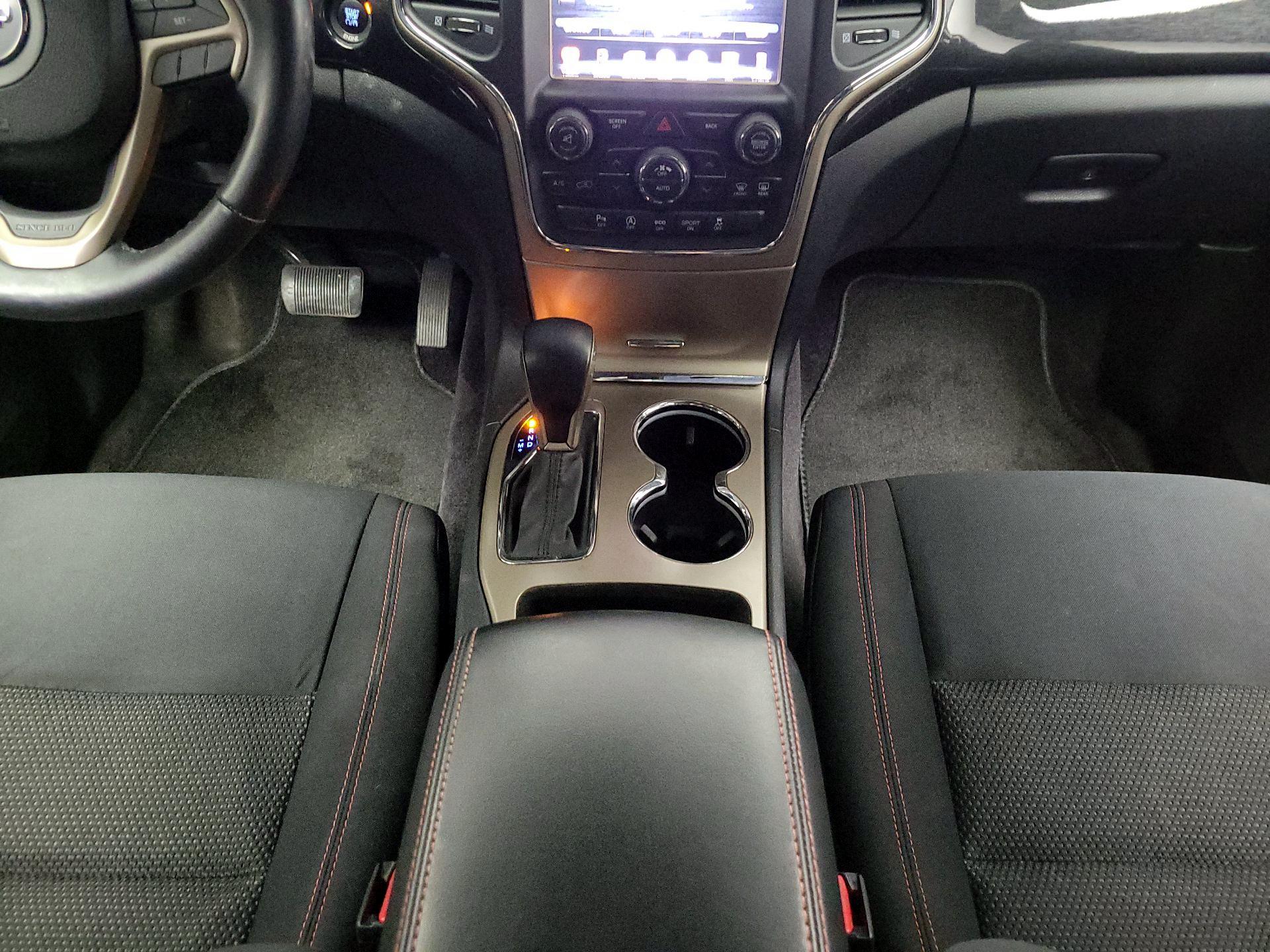 Thumbnail: 2016 Jeep Grand Cherokee - 17