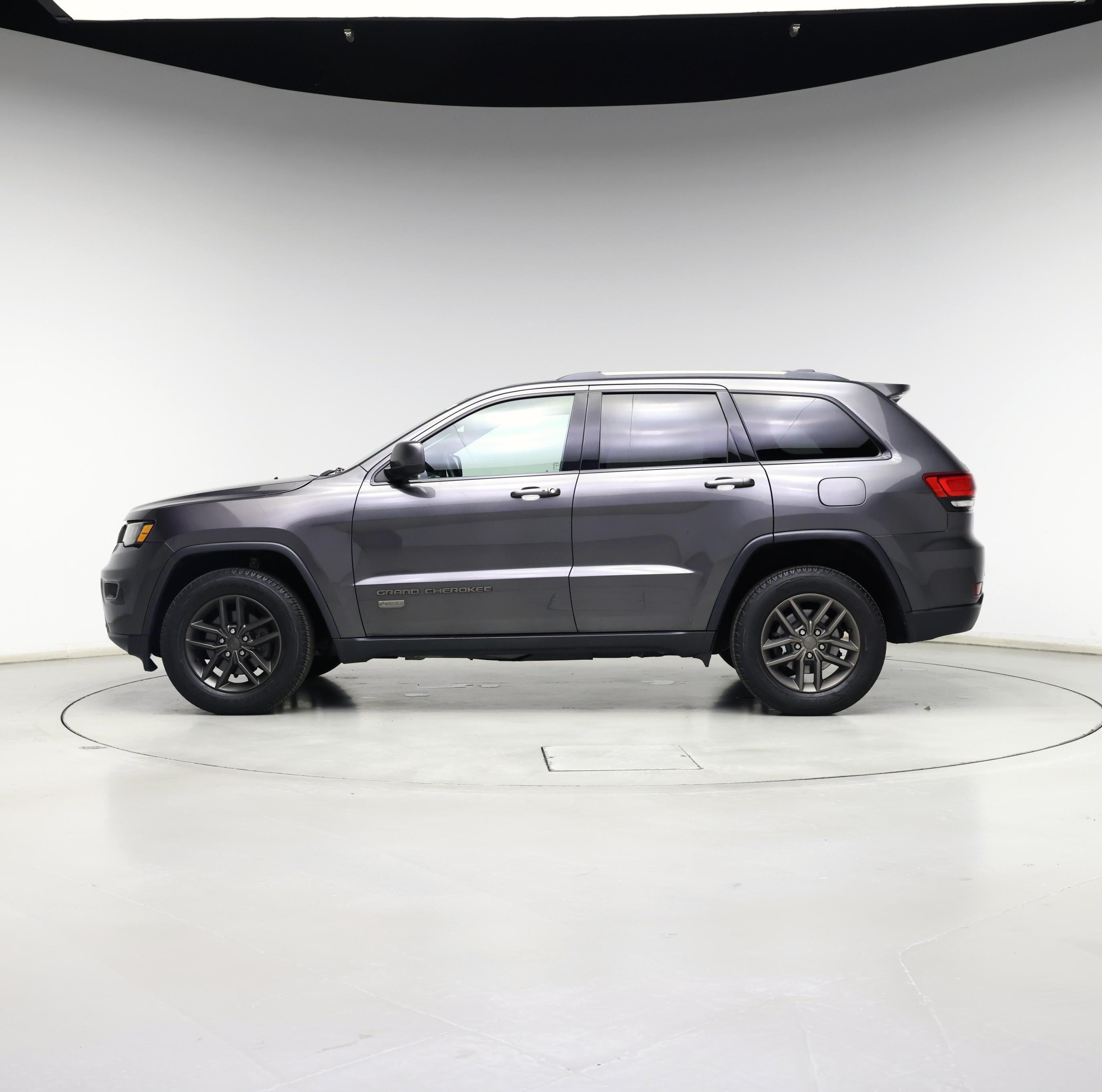 Thumbnail: 2016 Jeep Grand Cherokee - 3