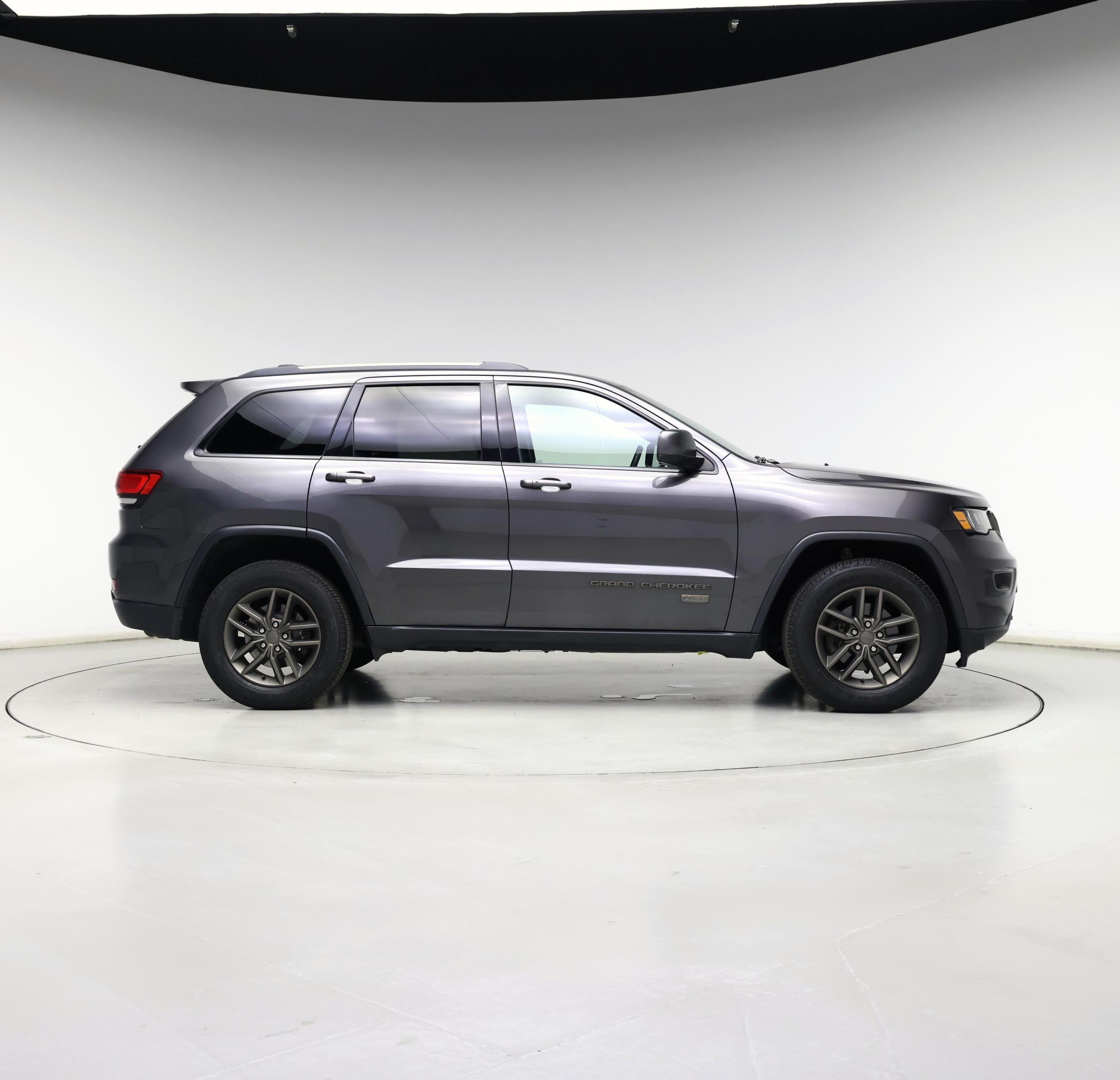 Thumbnail: 2016 Jeep Grand Cherokee - 7