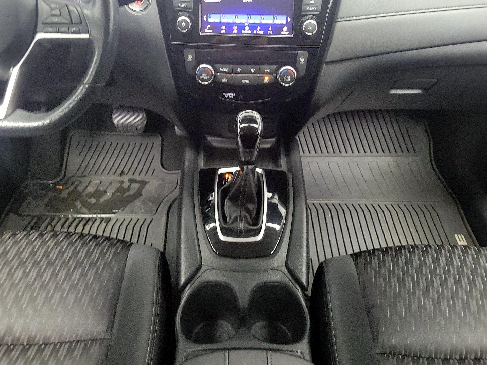 Thumbnail: 2018 Nissan Rogue - 17