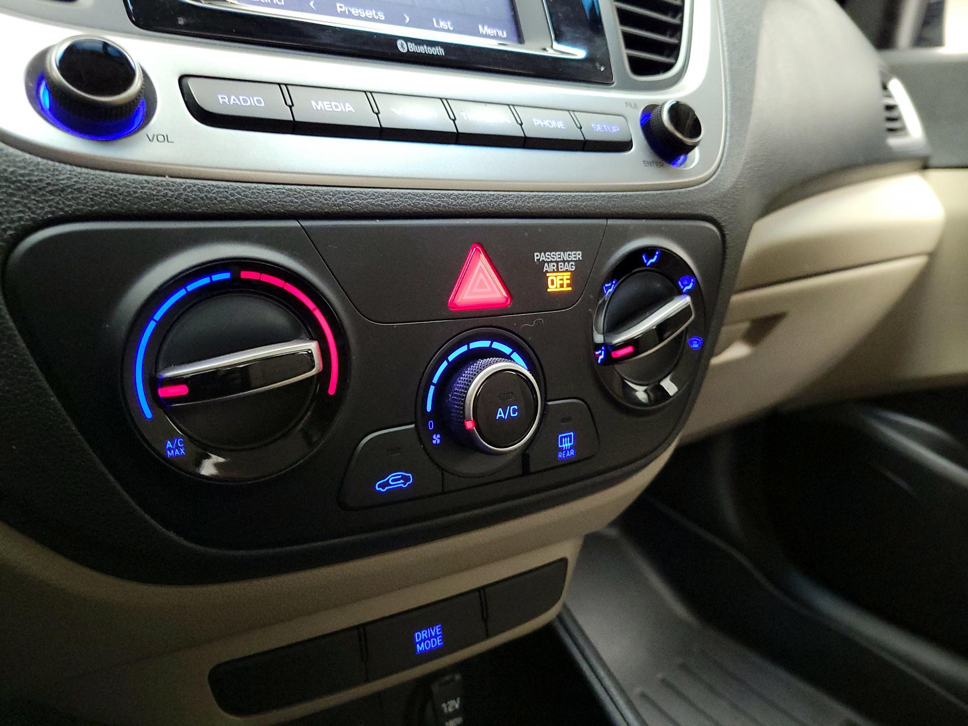 Thumbnail: 2018 Hyundai Accent - 16