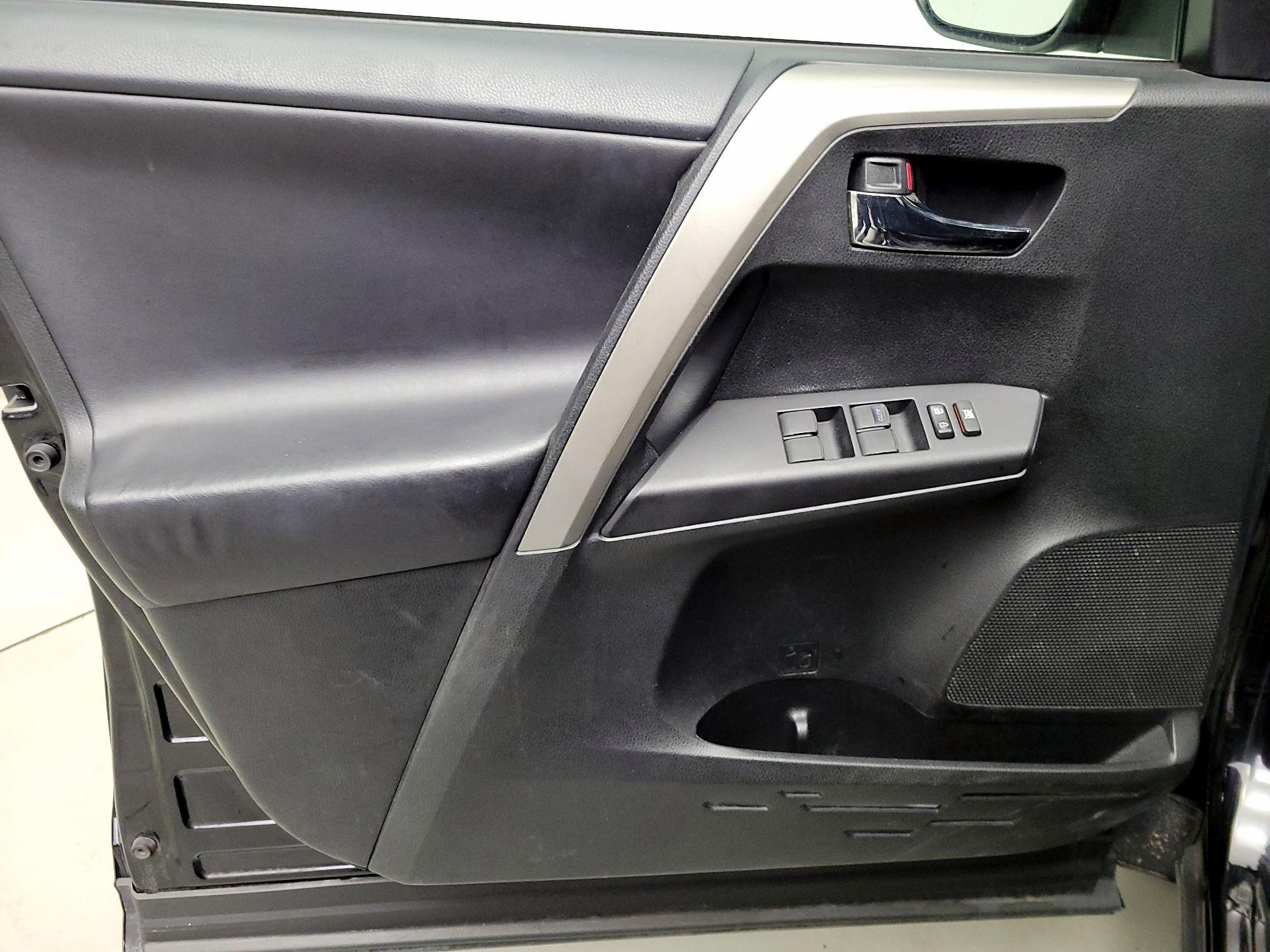 Thumbnail: 2017 Toyota RAV4 - 12