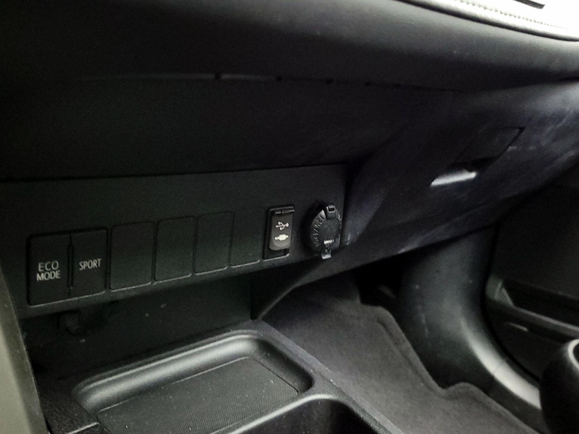 Thumbnail: 2017 Toyota RAV4 - 18