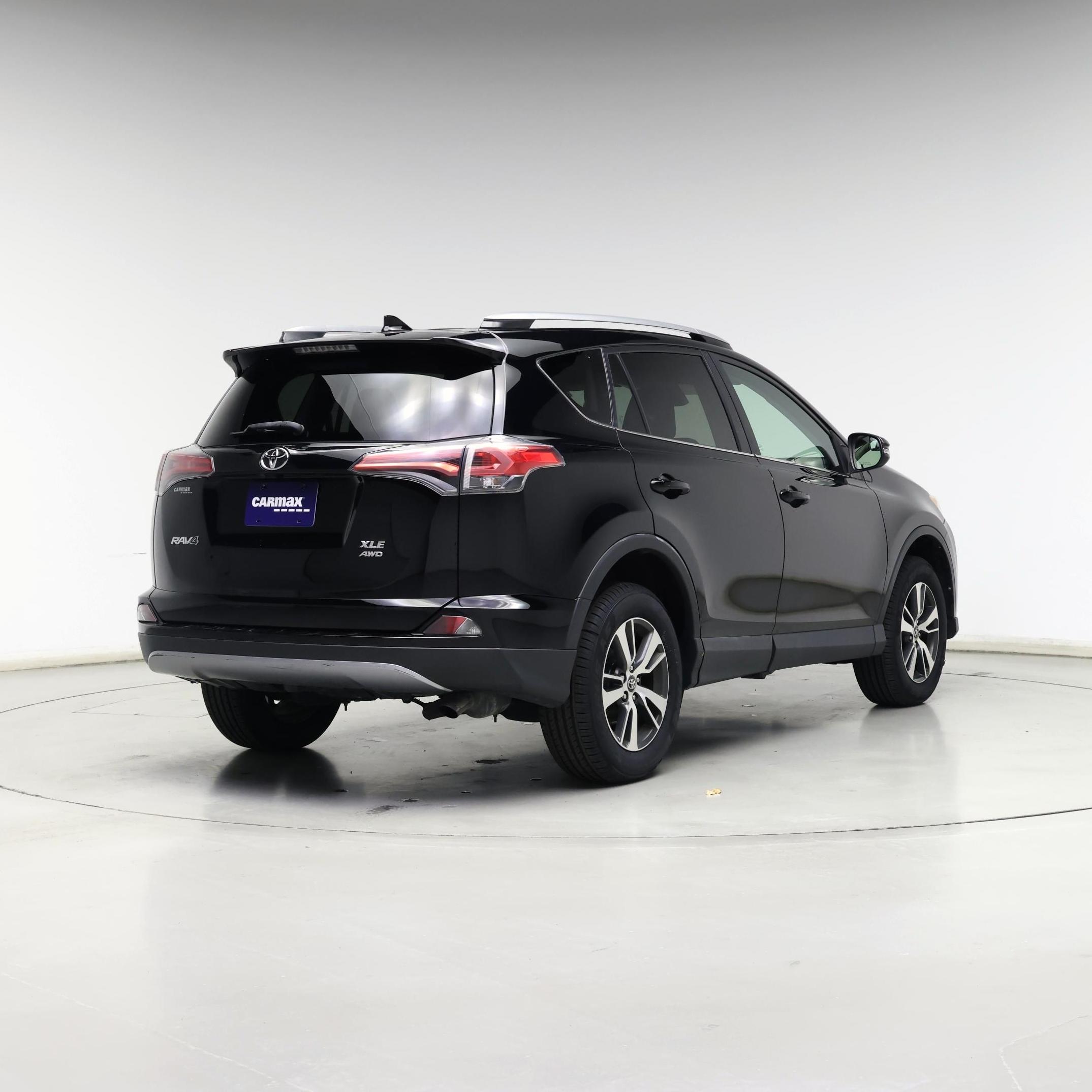 Thumbnail: 2017 Toyota RAV4 - 8