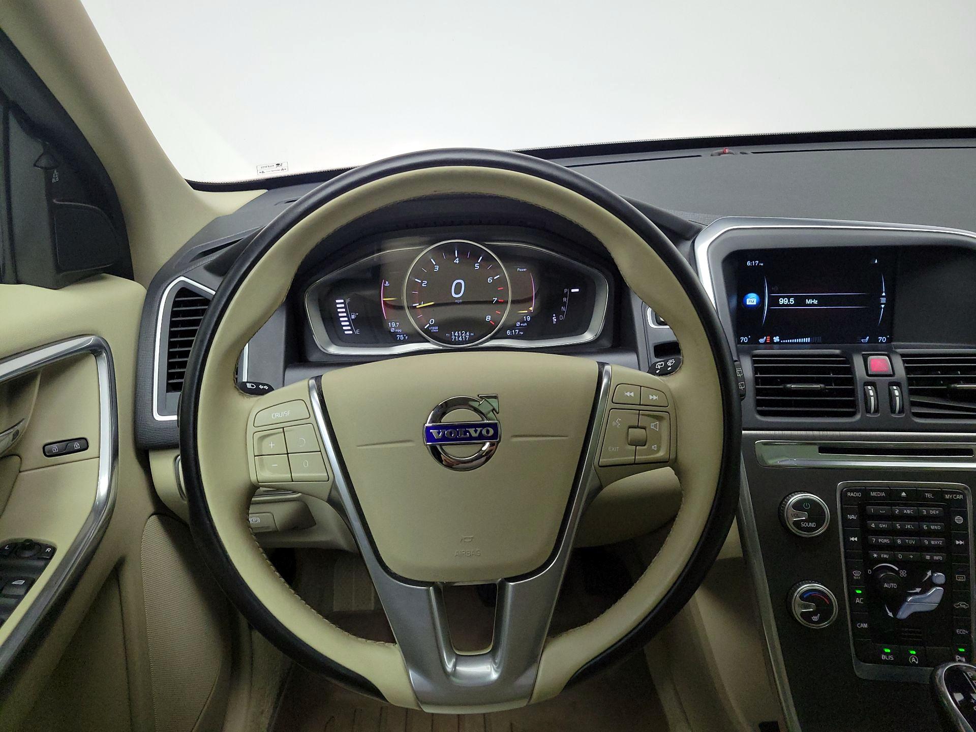 Thumbnail: 2016 Volvo XC60 - 10