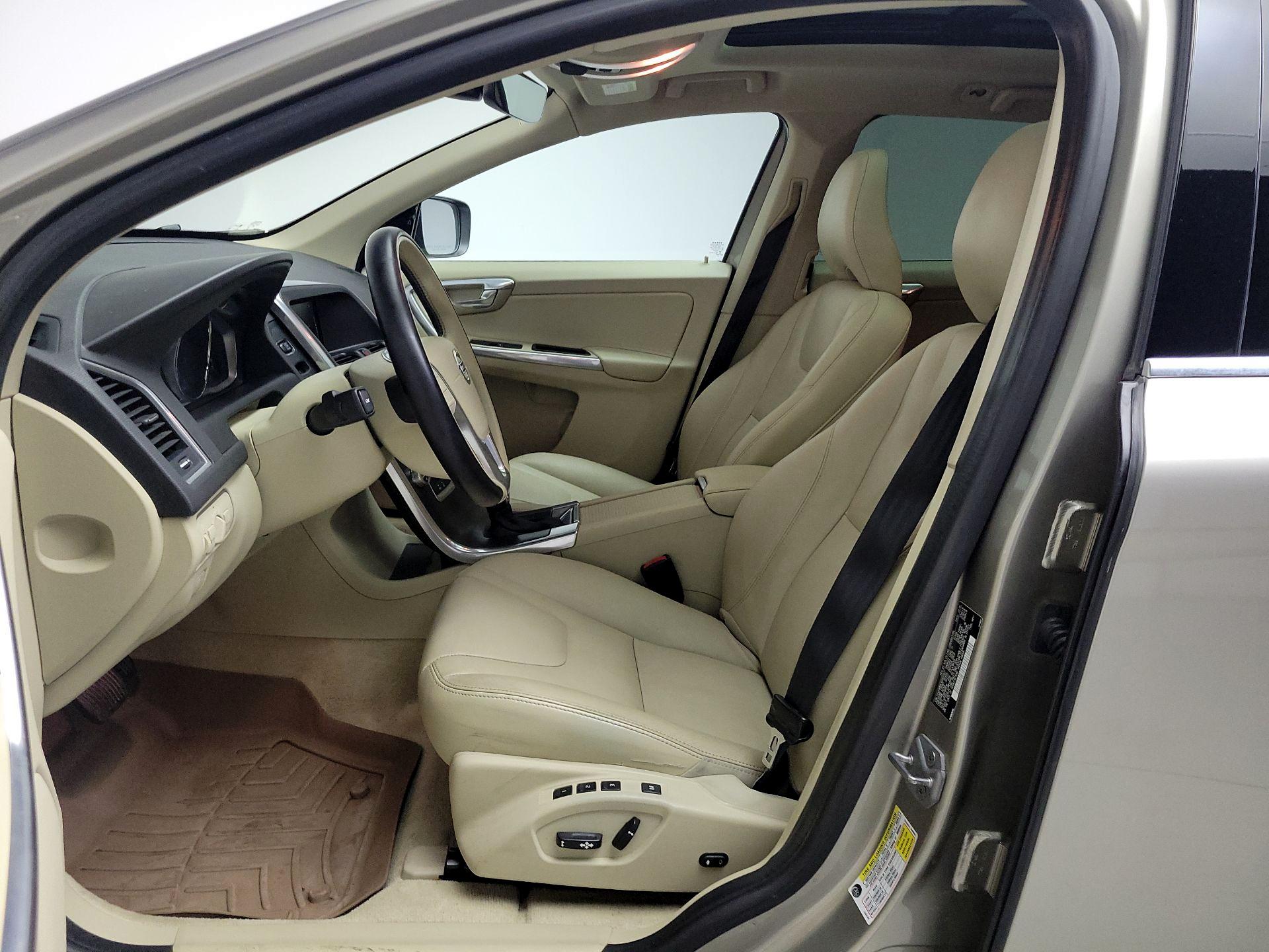 Thumbnail: 2016 Volvo XC60 - 11