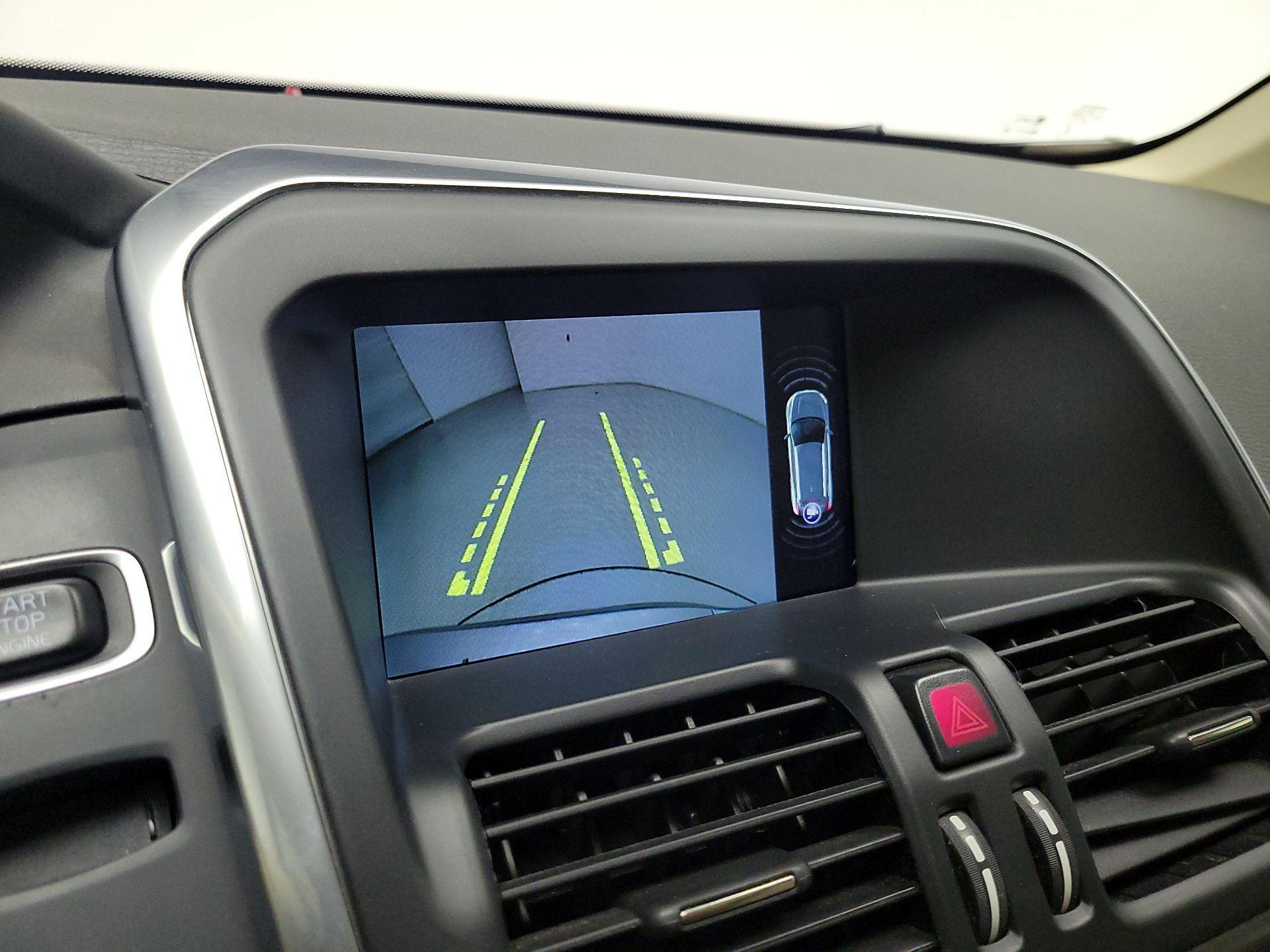 Thumbnail: 2016 Volvo XC60 - 15