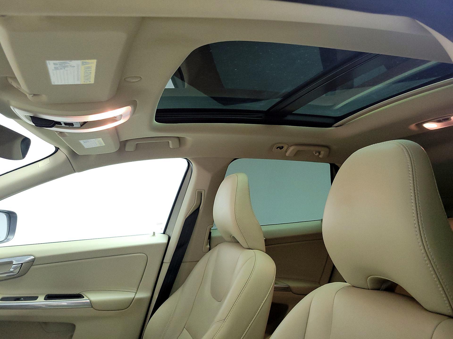 Thumbnail: 2016 Volvo XC60 - 20