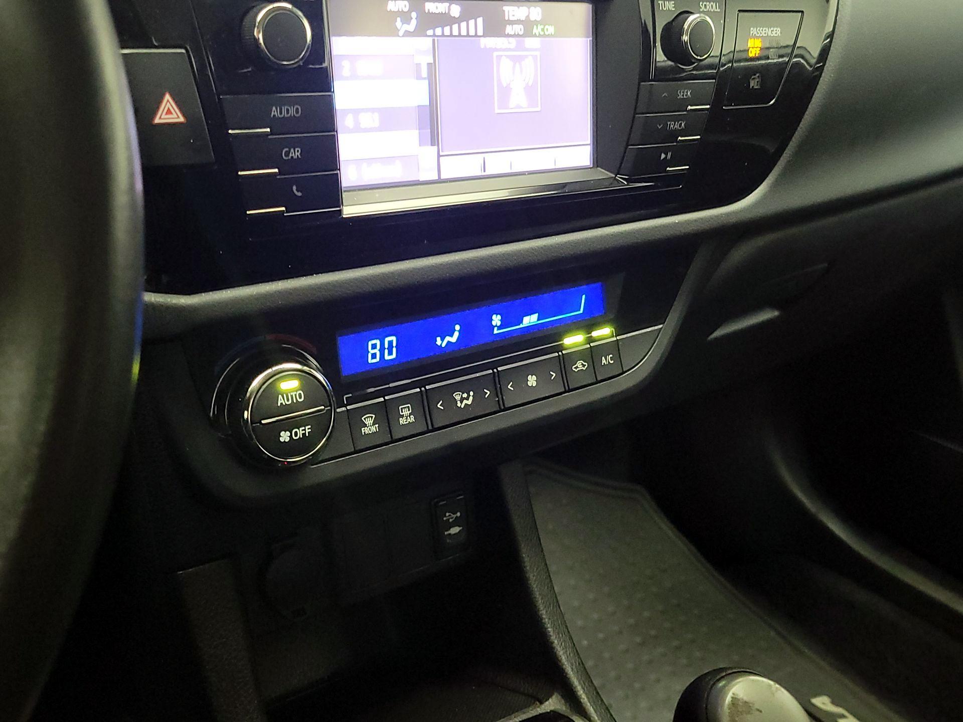 Thumbnail: 2016 Toyota Corolla - 16