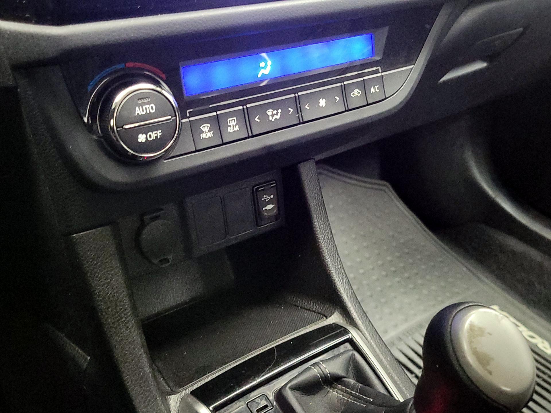 Thumbnail: 2016 Toyota Corolla - 18