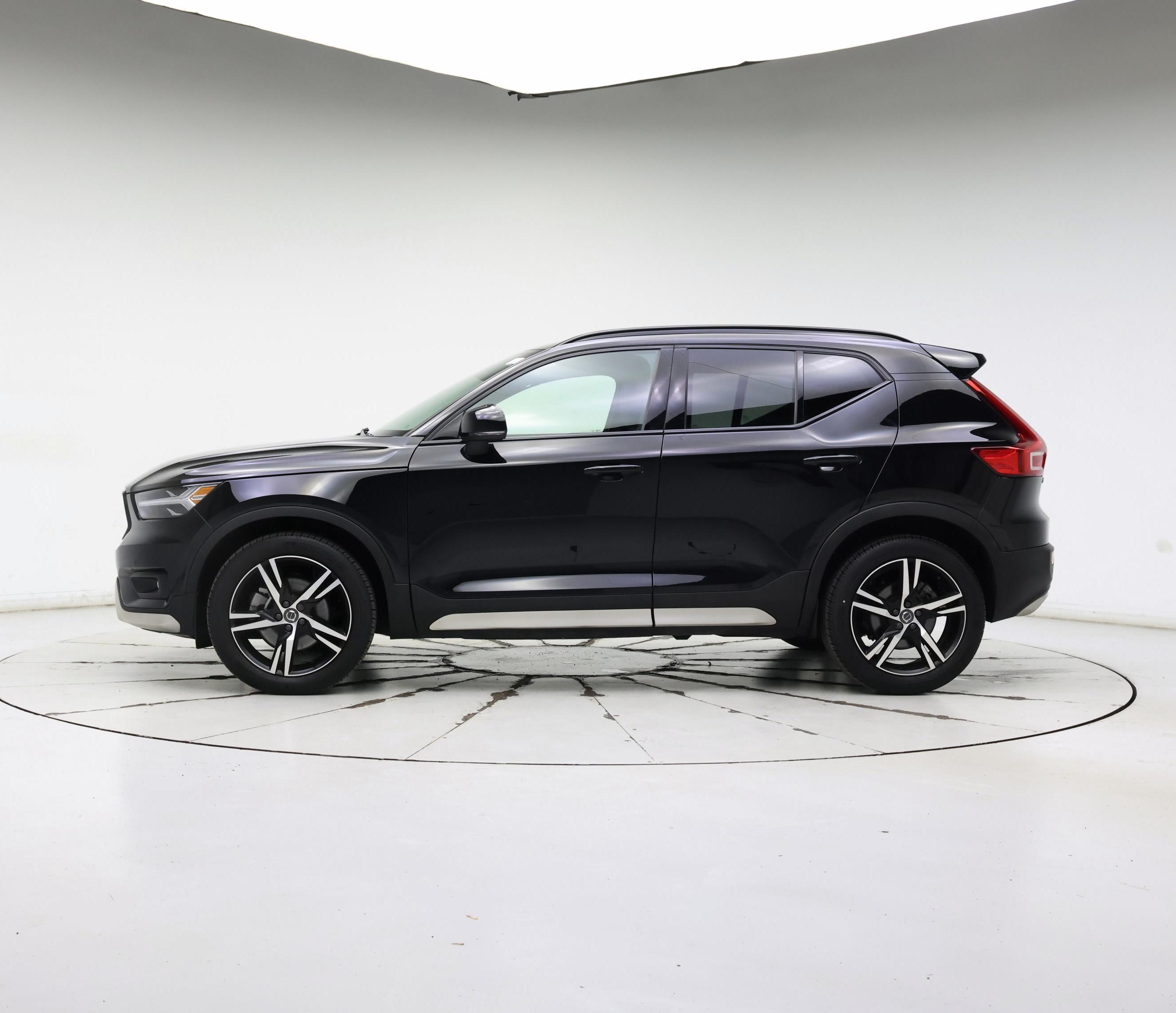 Thumbnail: 2021 Volvo XC40 - 3