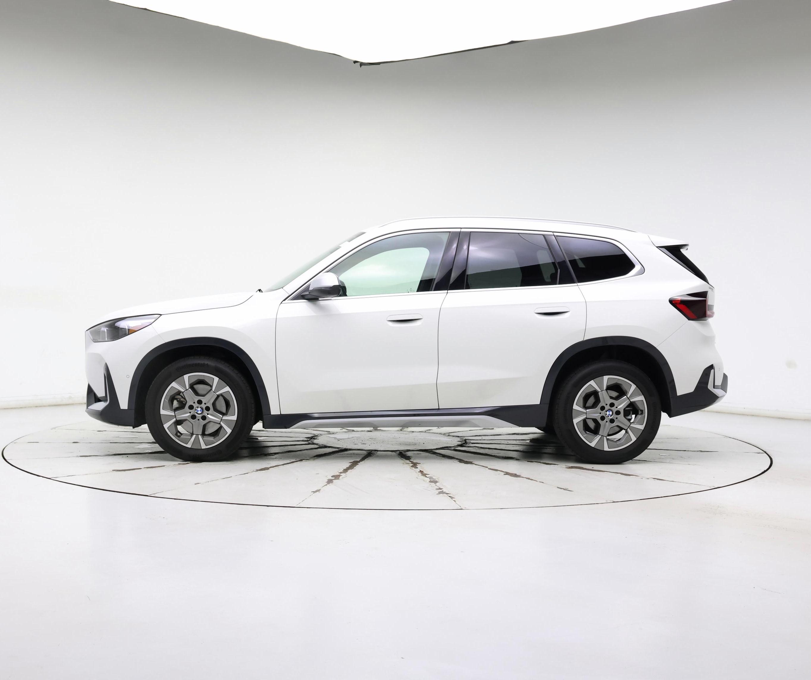 Thumbnail: 2023 BMW X1 - 3