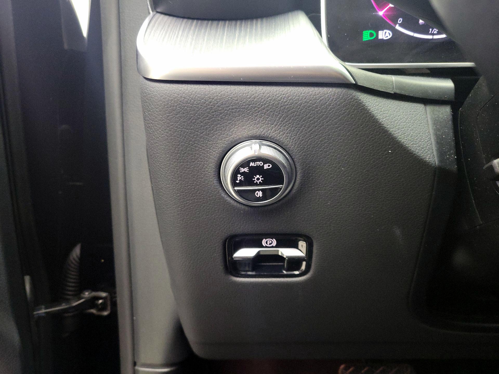 Thumbnail: 2024 Mercedes-Benz GLC - 13