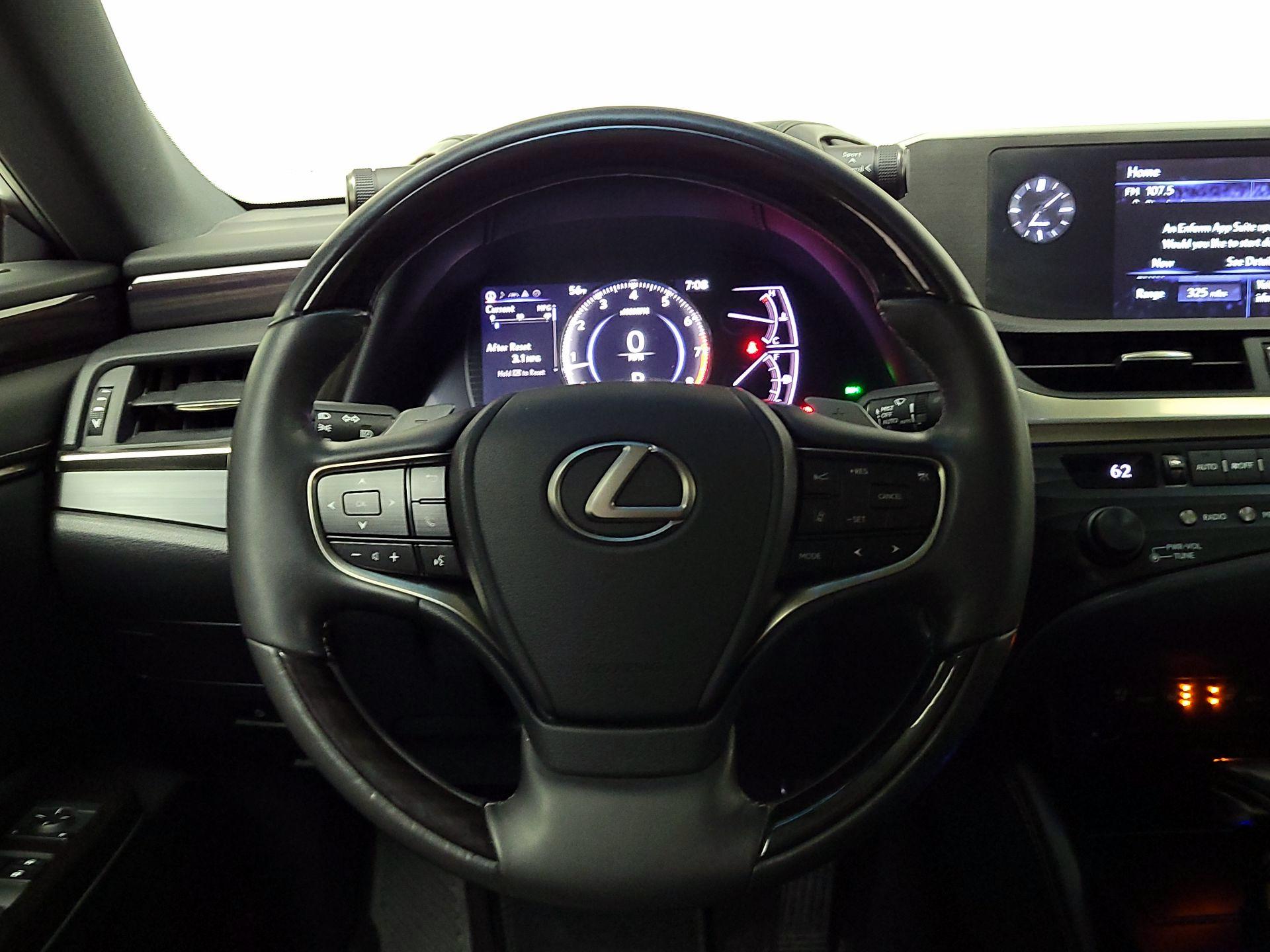 Thumbnail: 2019 Lexus ES - 10