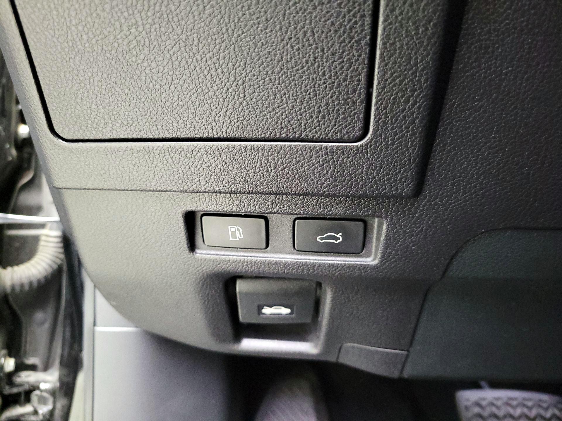 Thumbnail: 2019 Lexus ES - 13