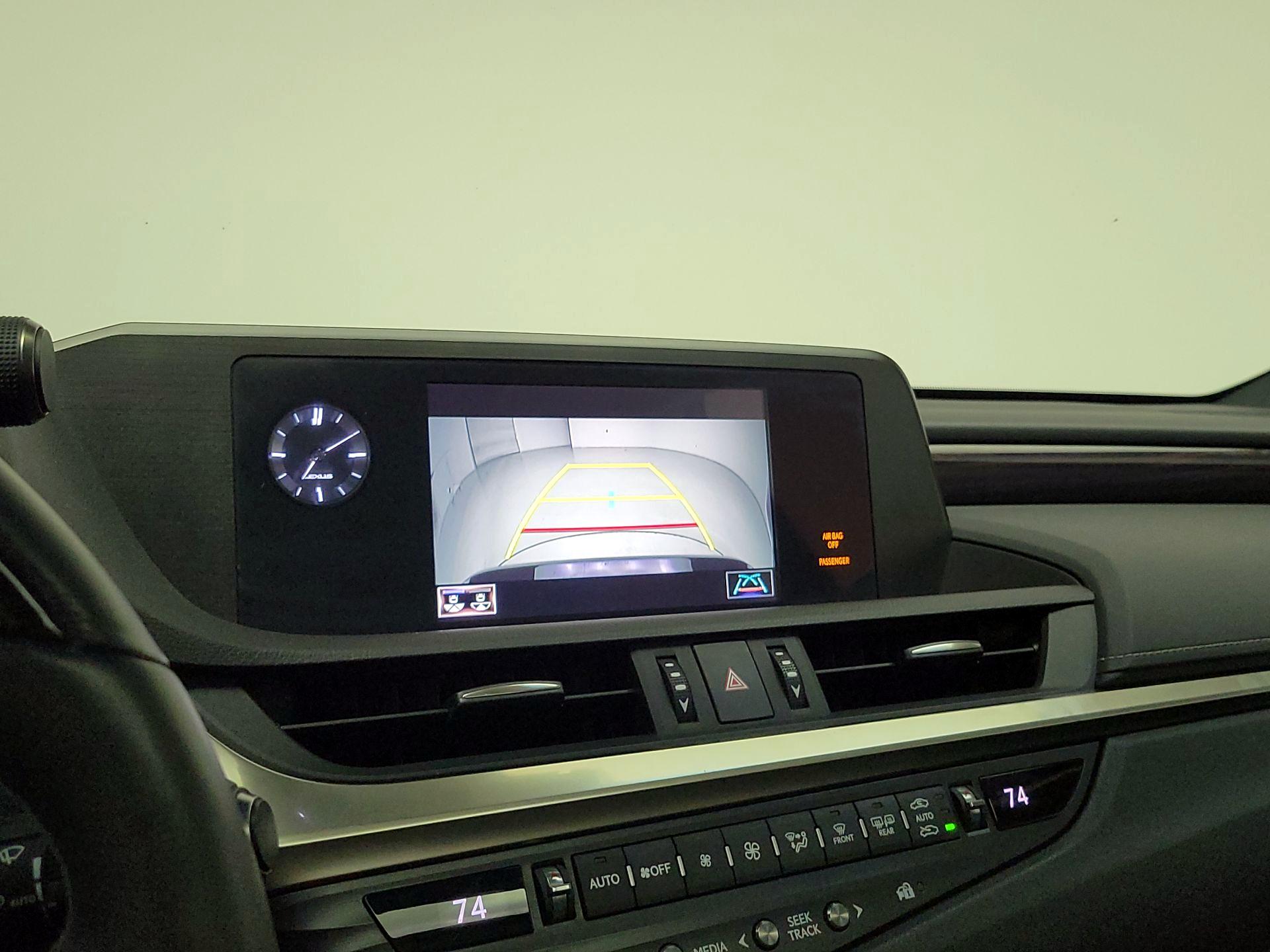 Thumbnail: 2019 Lexus ES - 14