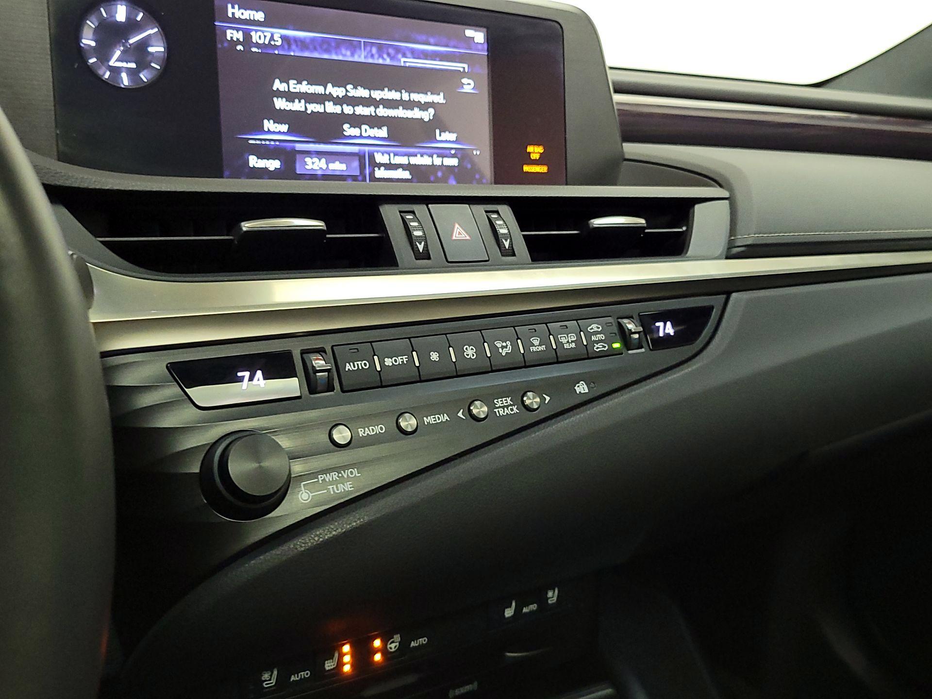 Thumbnail: 2019 Lexus ES - 16