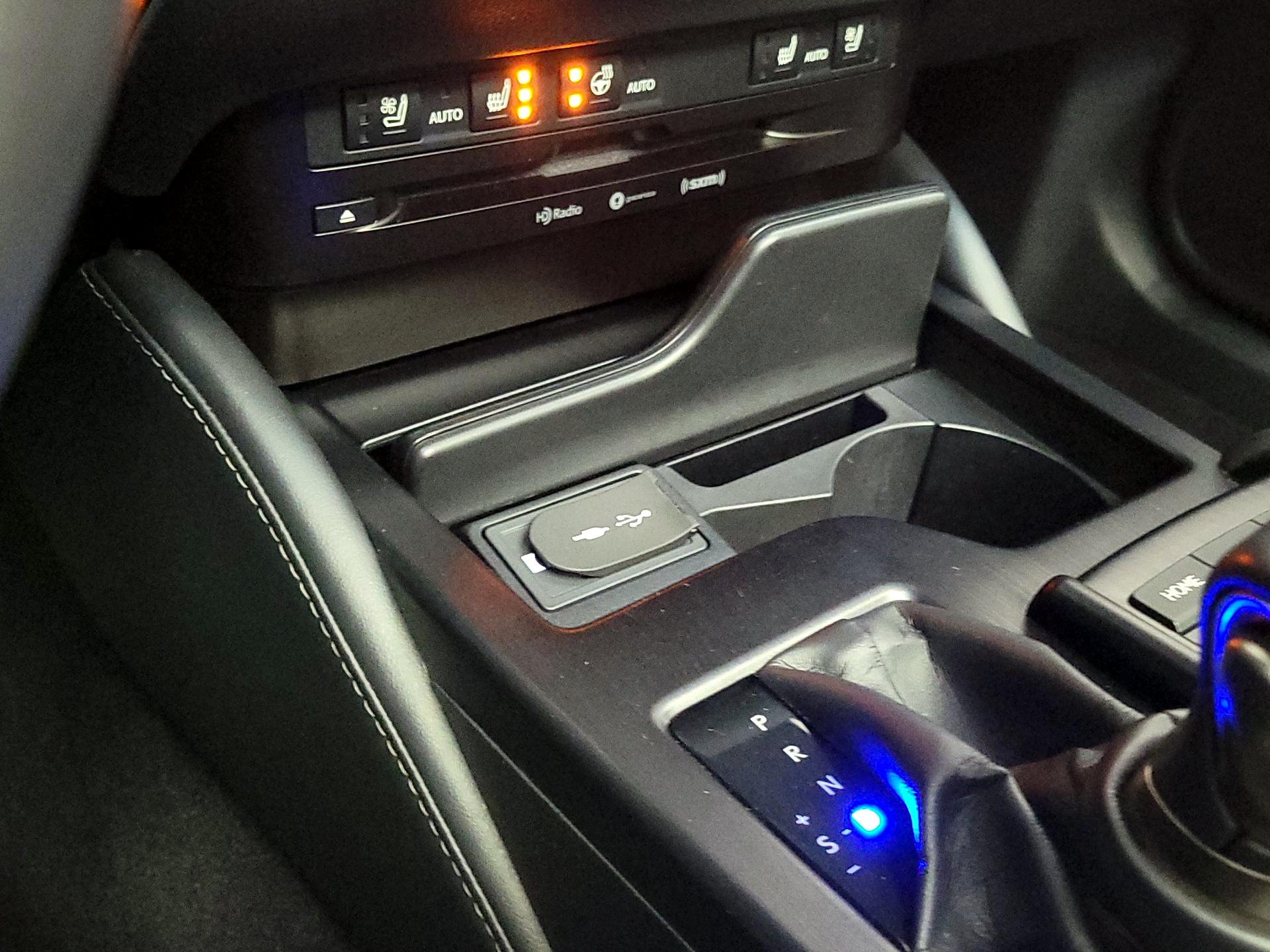 Thumbnail: 2019 Lexus ES - 18