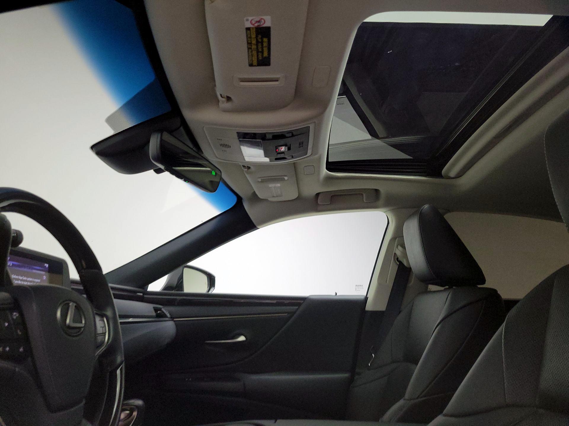 Thumbnail: 2019 Lexus ES - 19