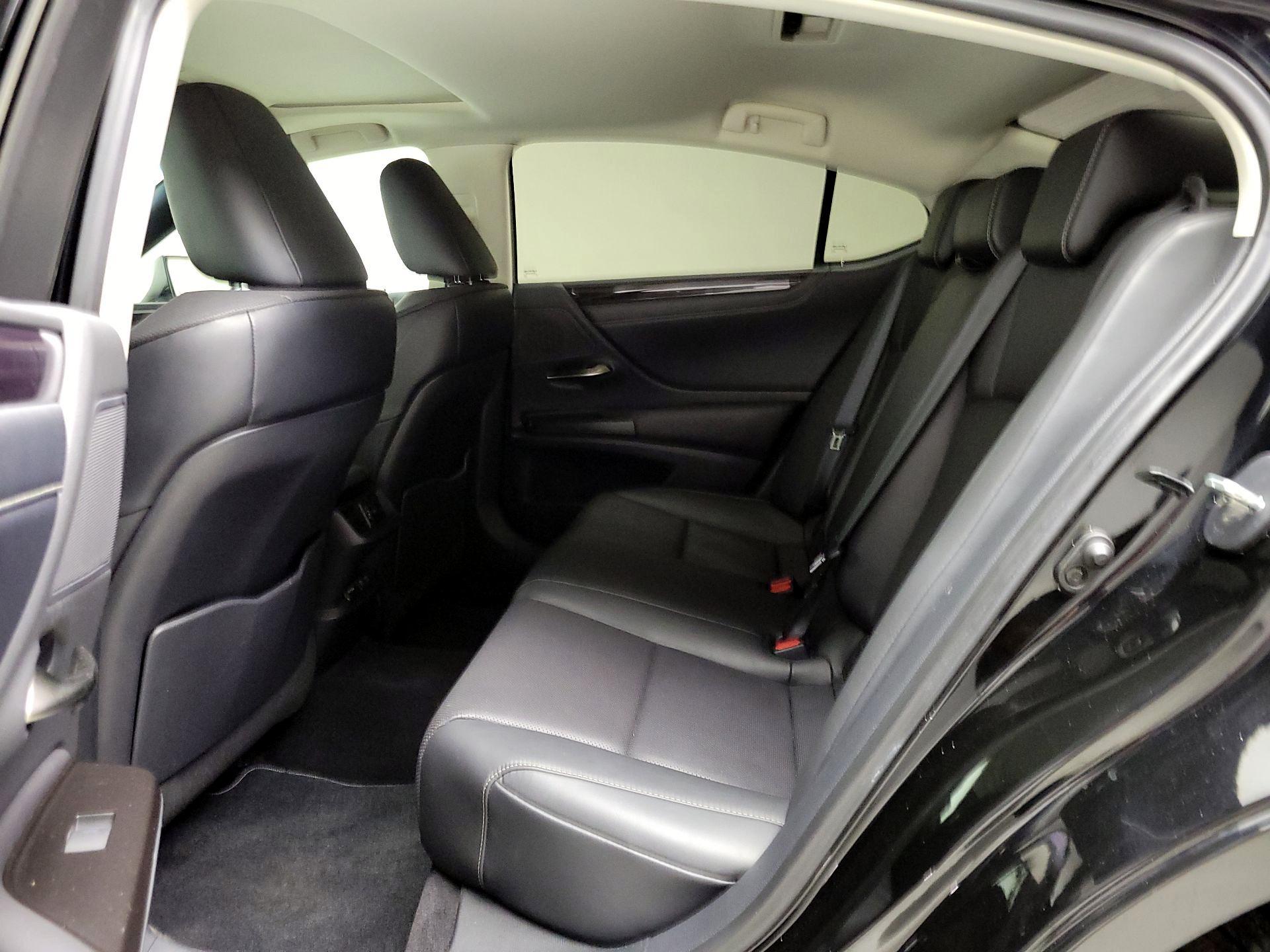 Thumbnail: 2019 Lexus ES - 20