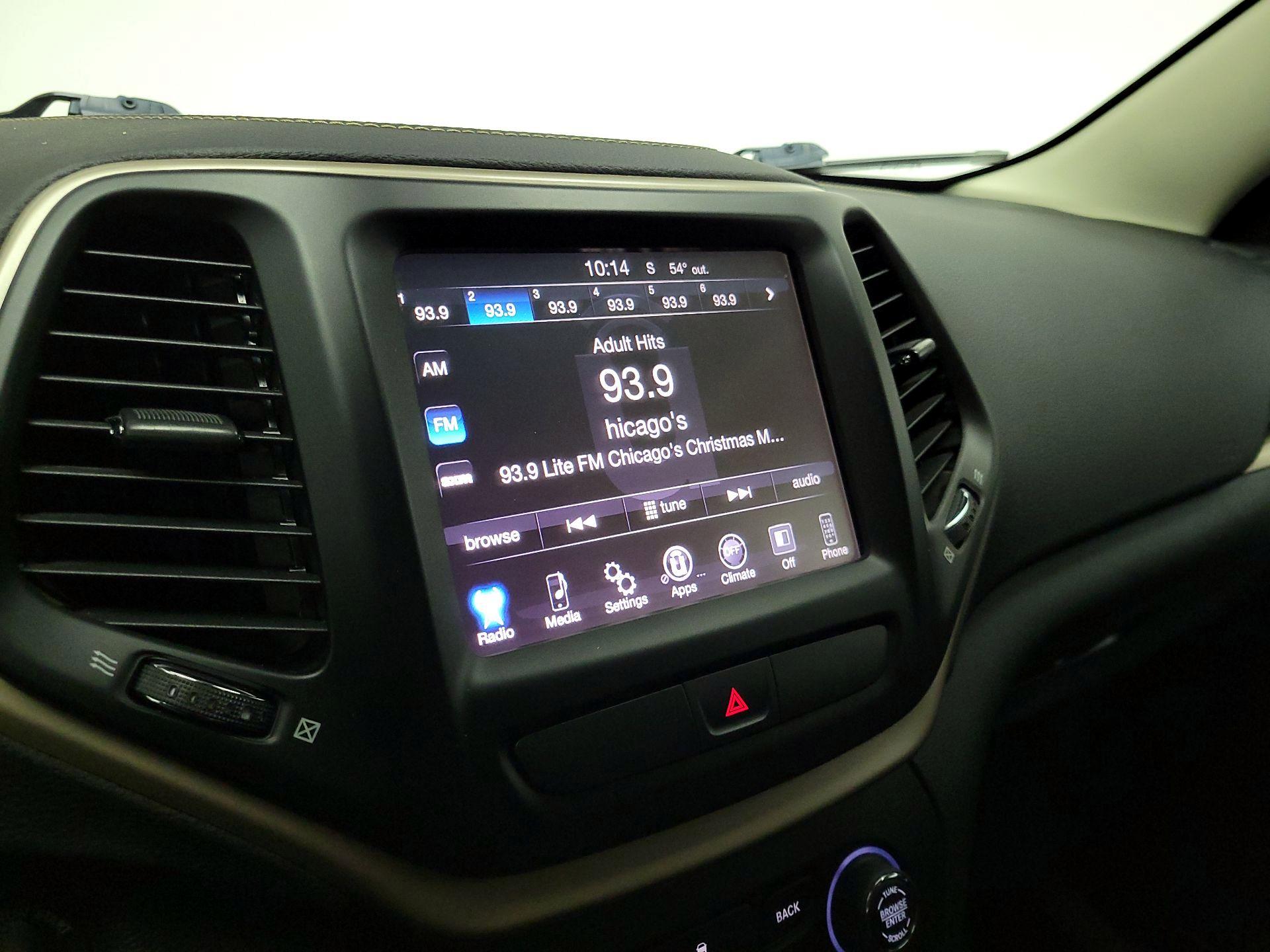 Thumbnail: 2016 Jeep Cherokee - 15