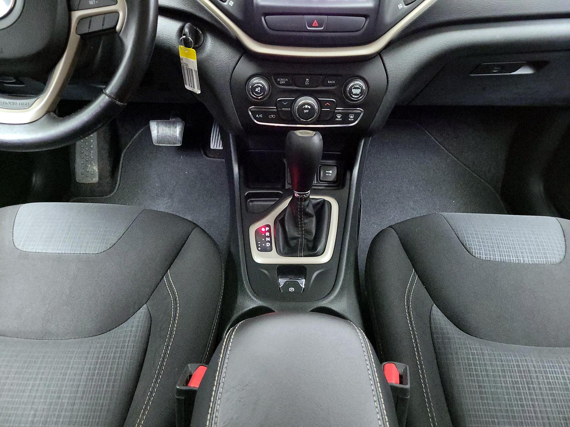 Thumbnail: 2016 Jeep Cherokee - 17