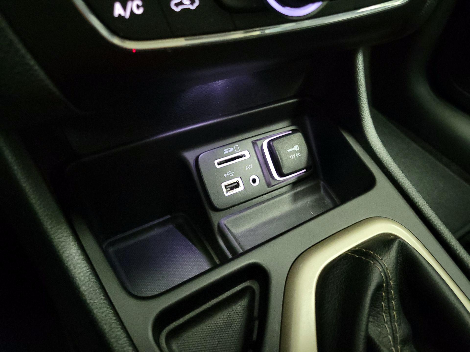 Thumbnail: 2016 Jeep Cherokee - 18