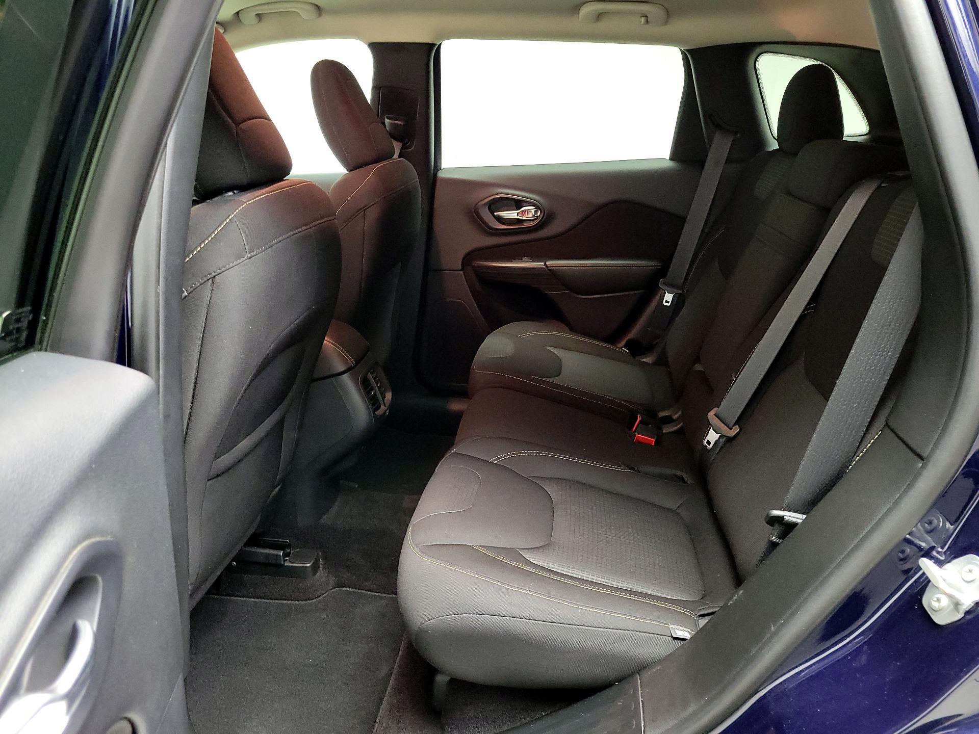 Thumbnail: 2016 Jeep Cherokee - 19