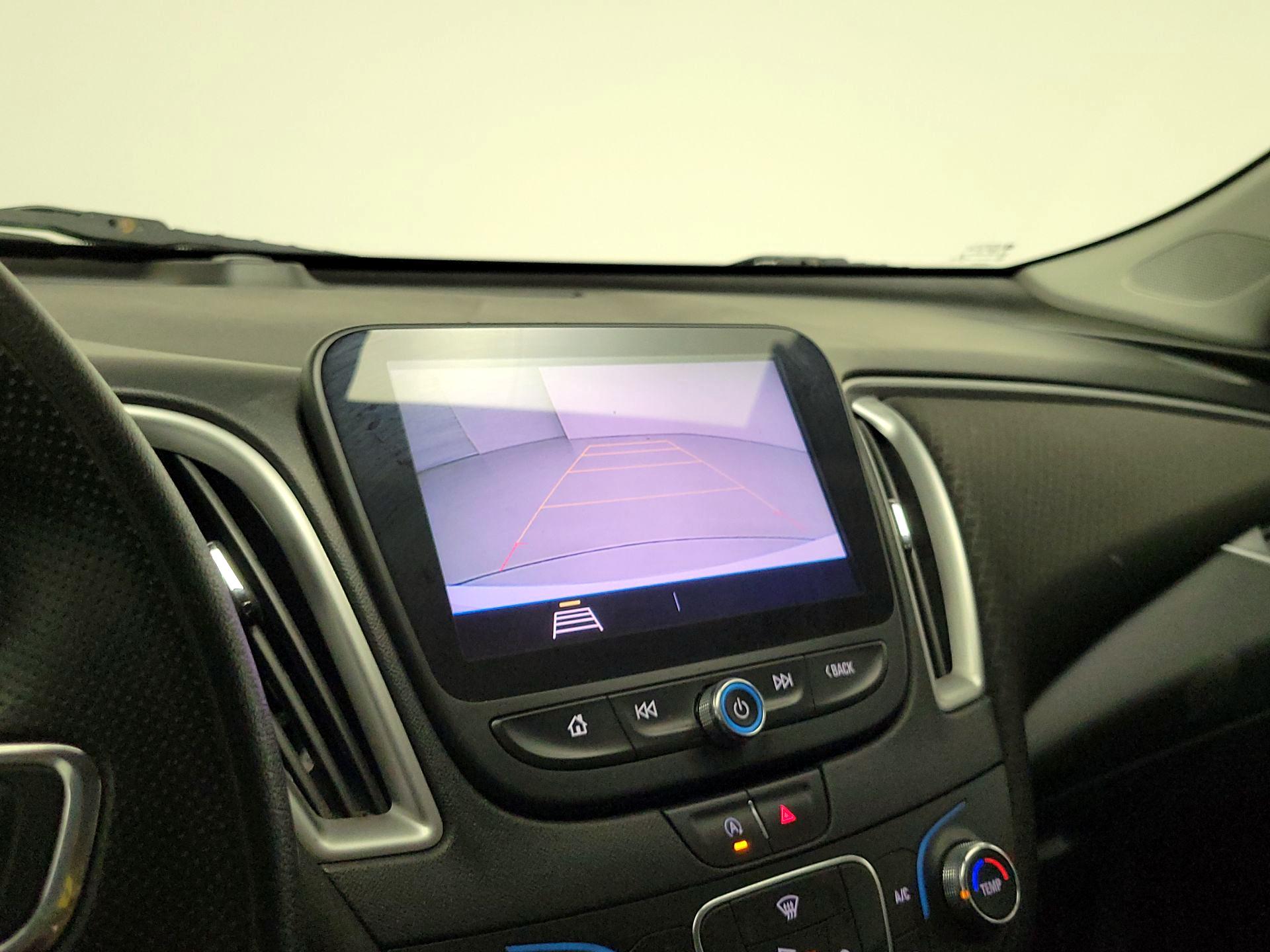 Thumbnail: 2020 Chevrolet Malibu - 14