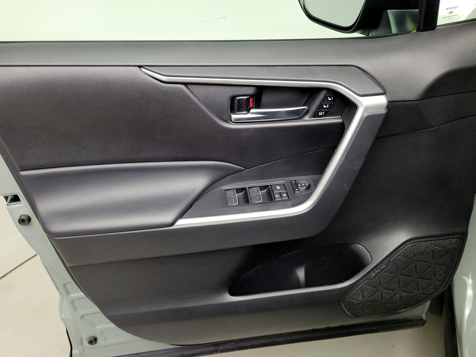 Thumbnail: 2022 Toyota RAV4 - 12