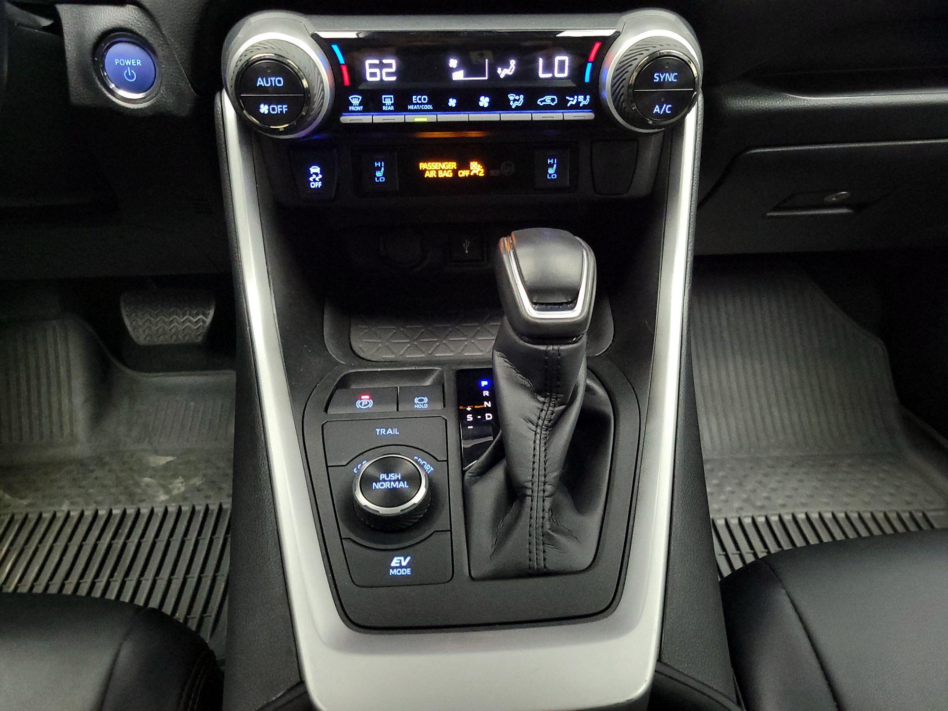 Thumbnail: 2022 Toyota RAV4 - 17