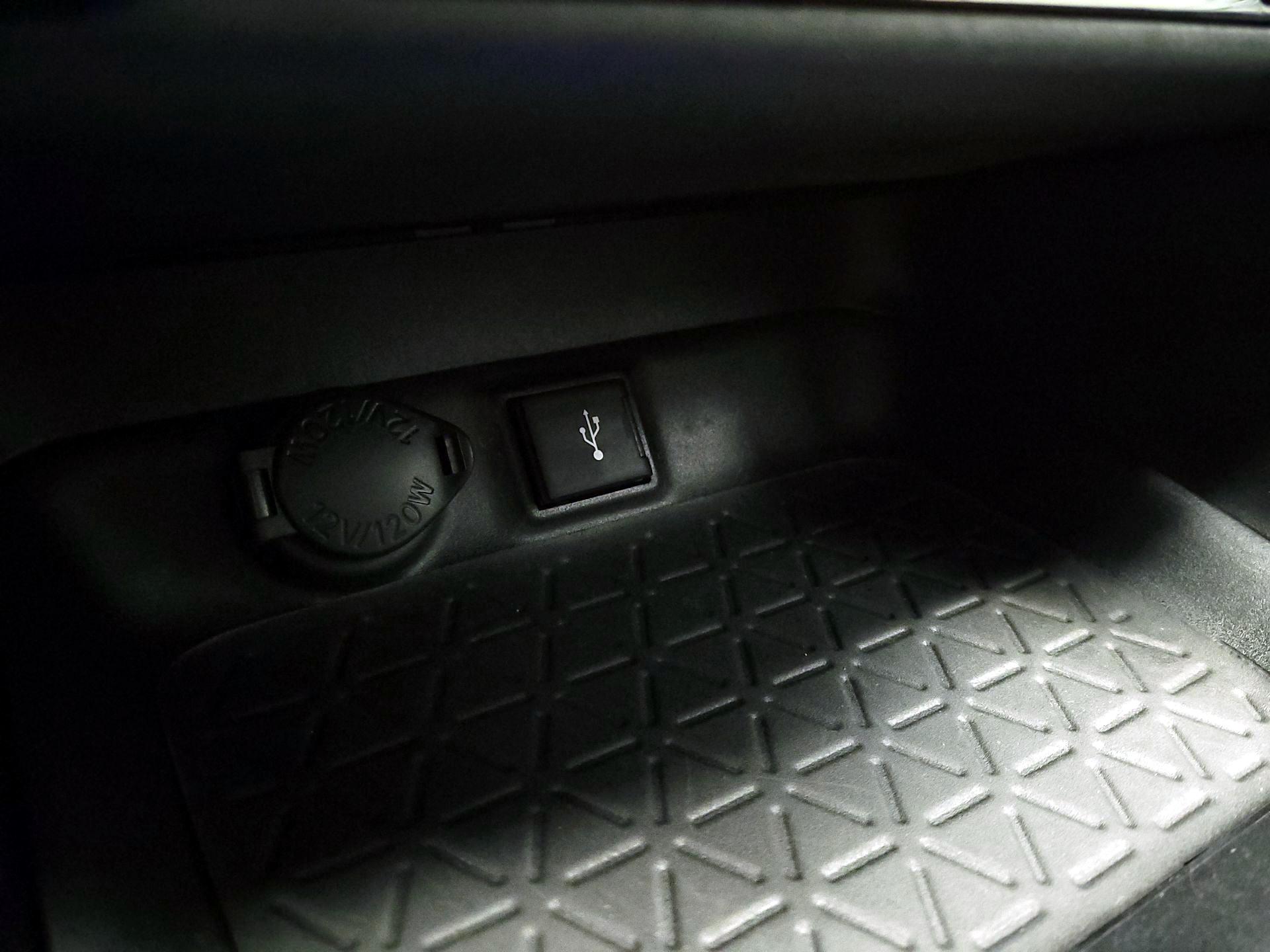 Thumbnail: 2022 Toyota RAV4 - 18