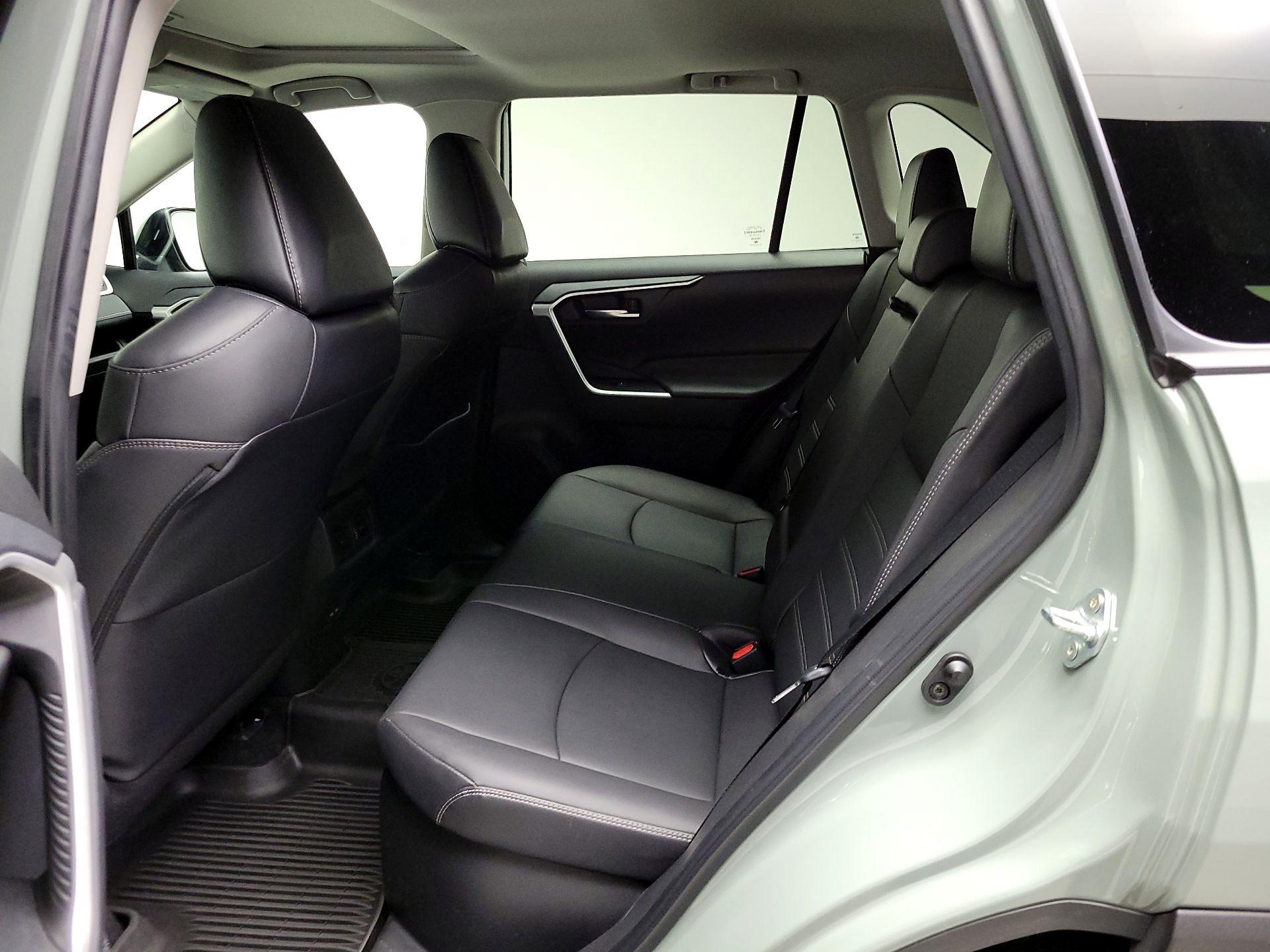 Thumbnail: 2022 Toyota RAV4 - 20