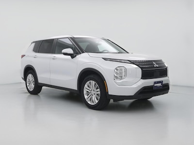 White 2023 Mitsubishi Outlander ES