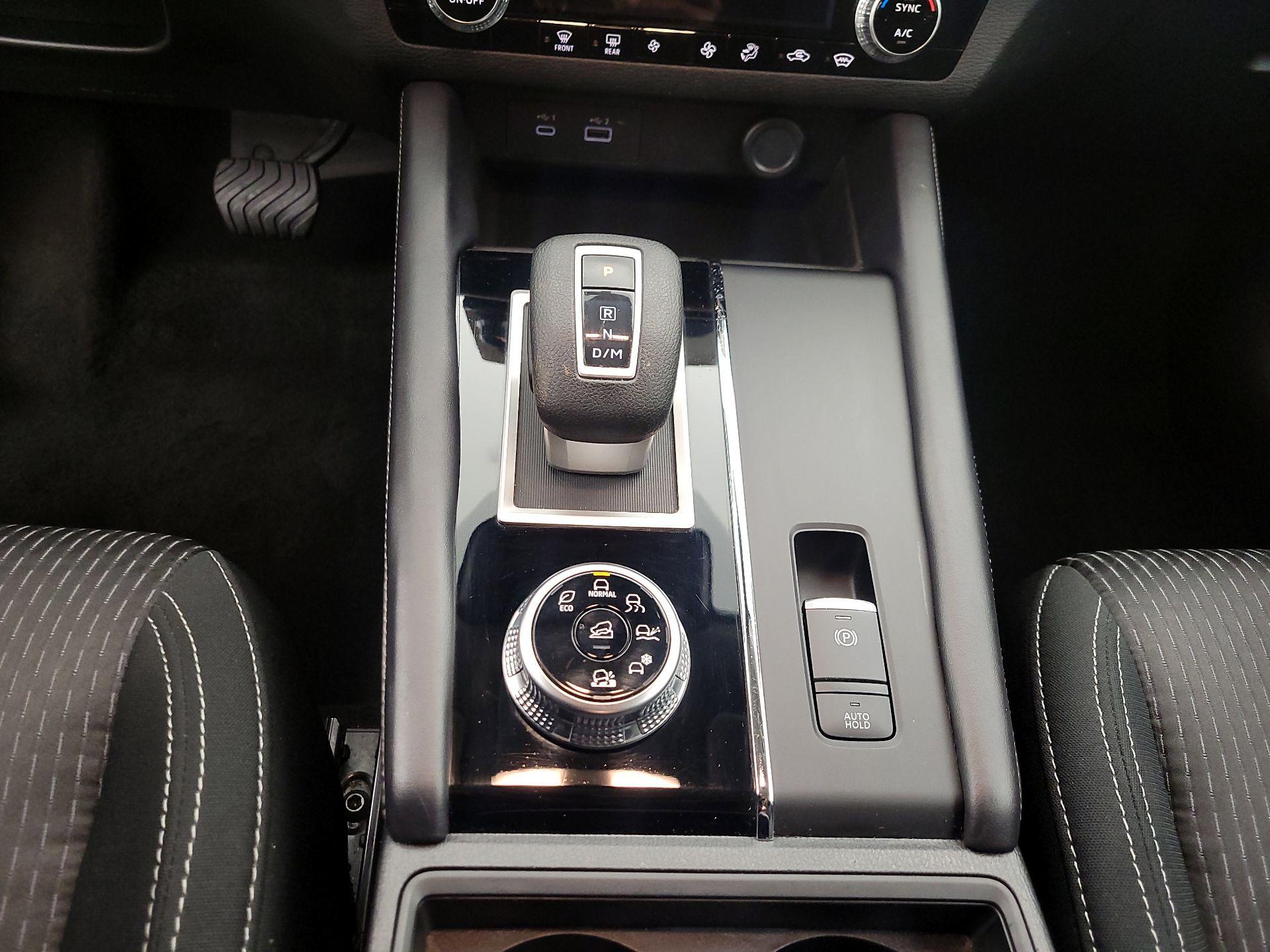 Thumbnail: 2023 Mitsubishi Outlander - 17